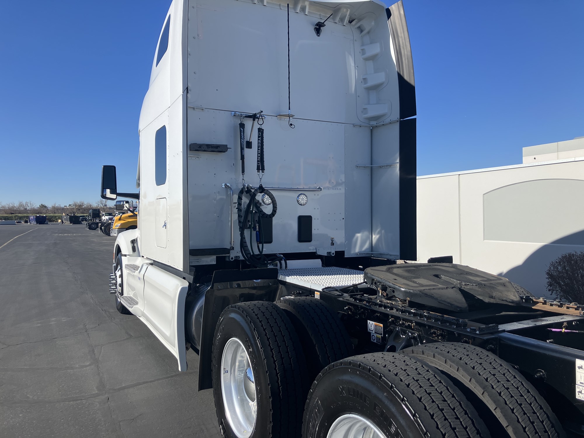 2022 Peterbilt 579 - image 5 of 6