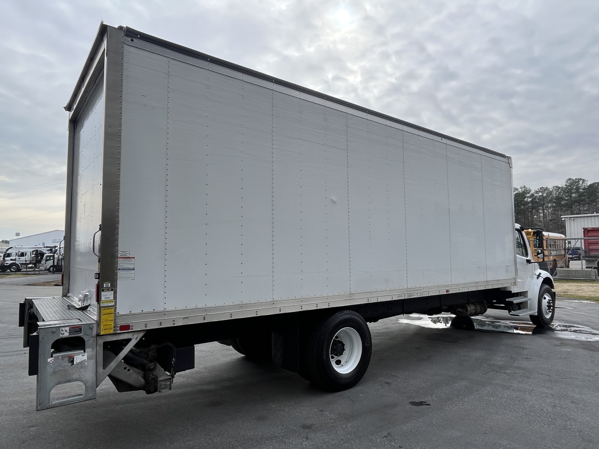 2022 Freightliner M2 2022 Freightliner M2 - image 4 of 6