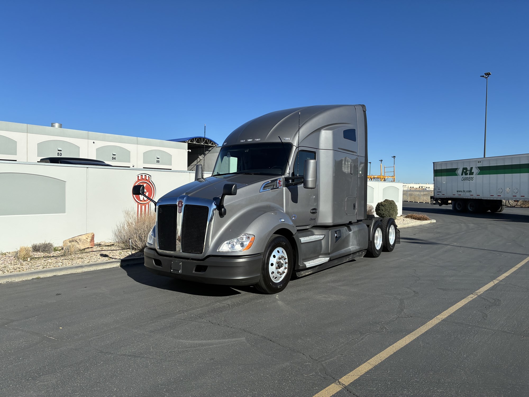 2022 Kenworth T680 - image 2 of 6