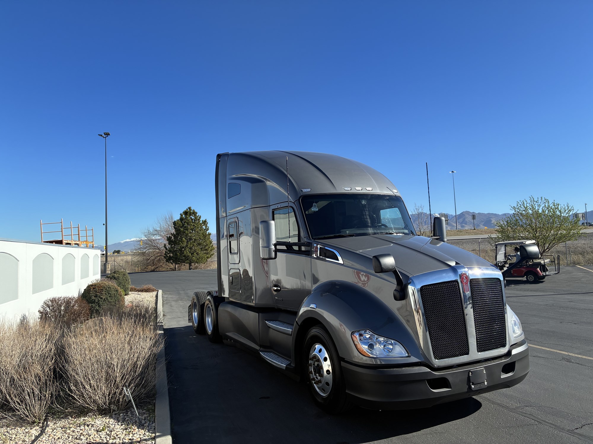 2022 Kenworth T680 - image 4 of 6