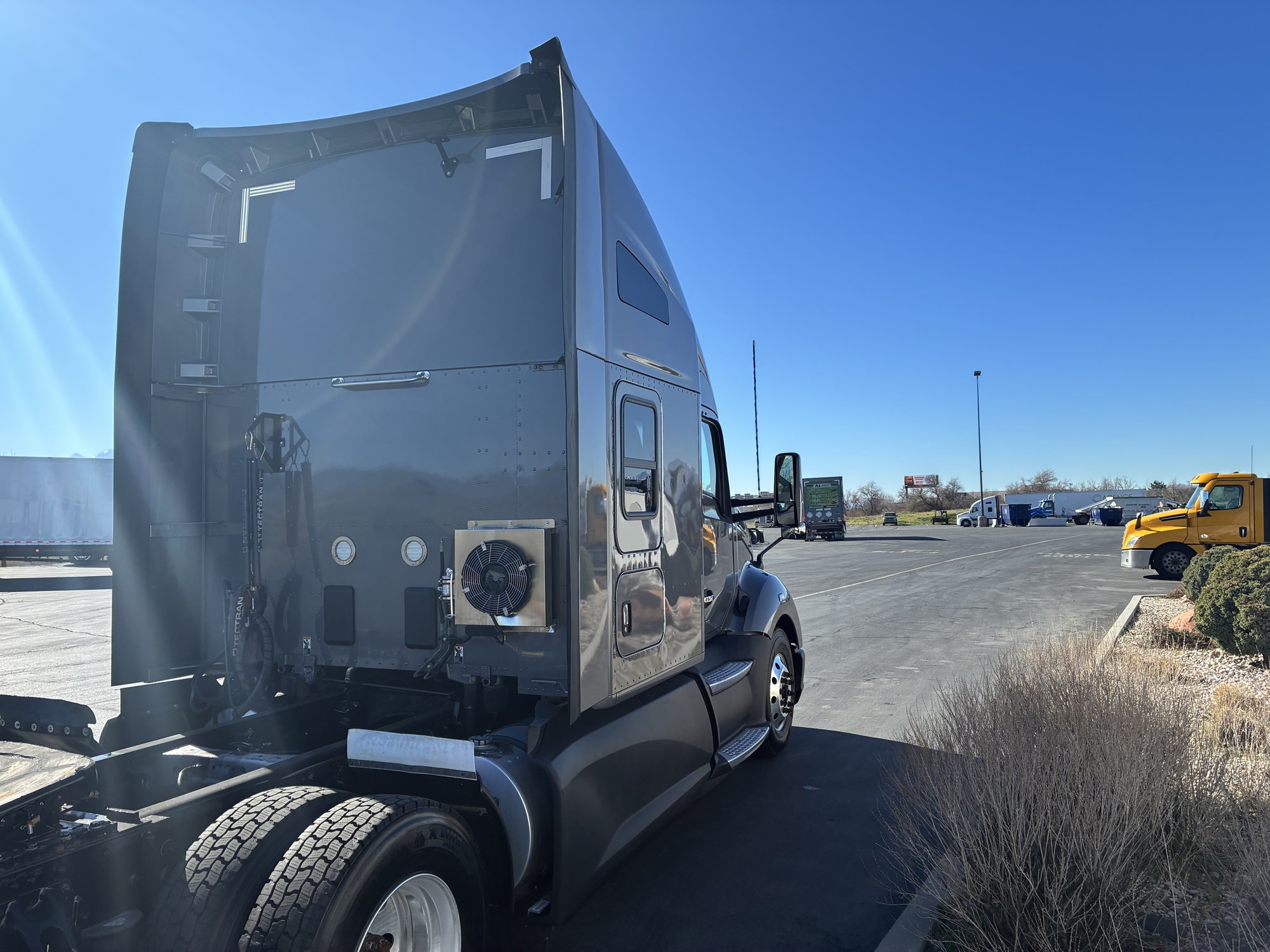 2022 Kenworth T680 - image 6 of 6