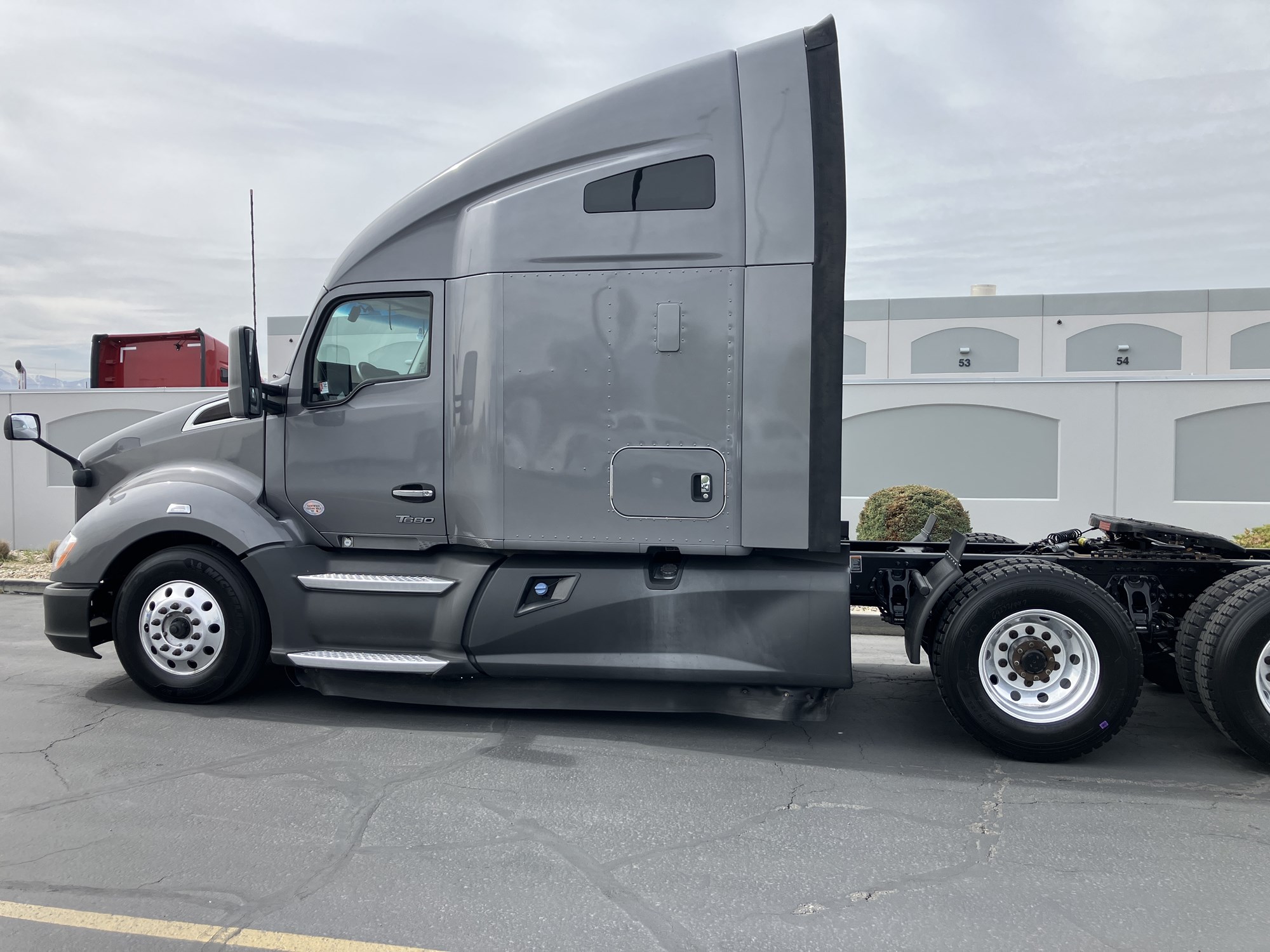 2022 Kenworth T680 - image 2 of 6
