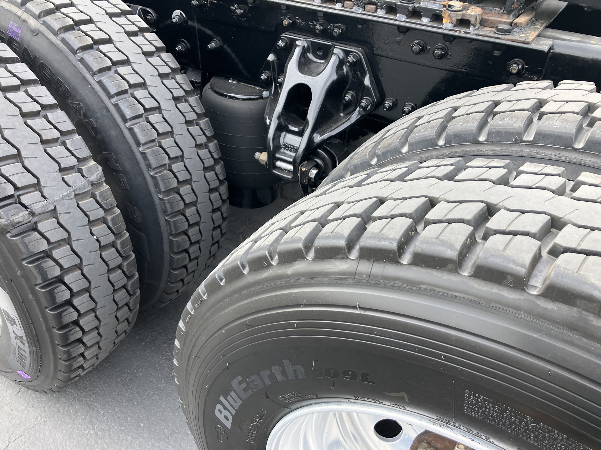 2022 Kenworth T680 - image 5 of 6