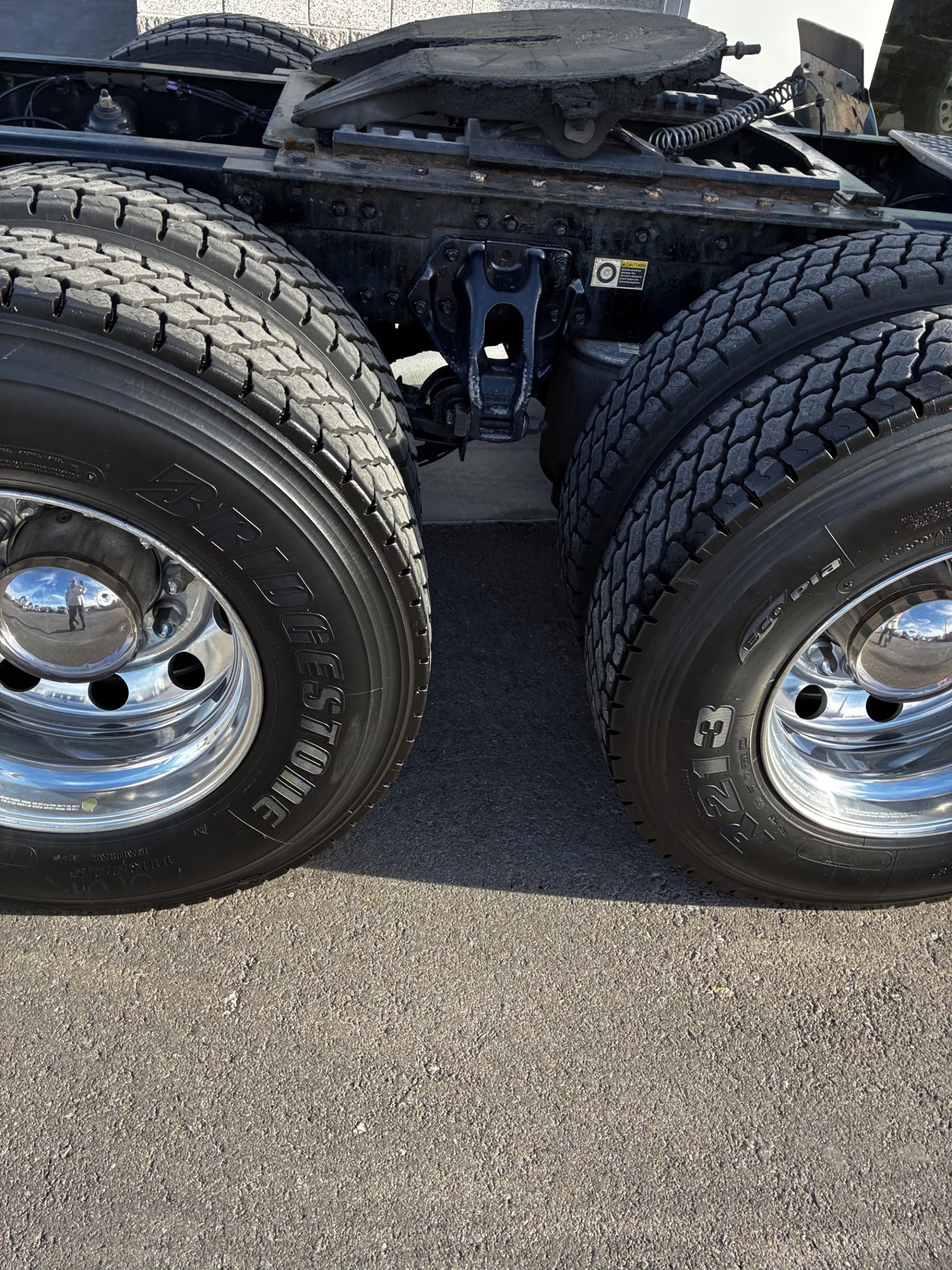 2022 Kenworth T680 - image 4 of 6