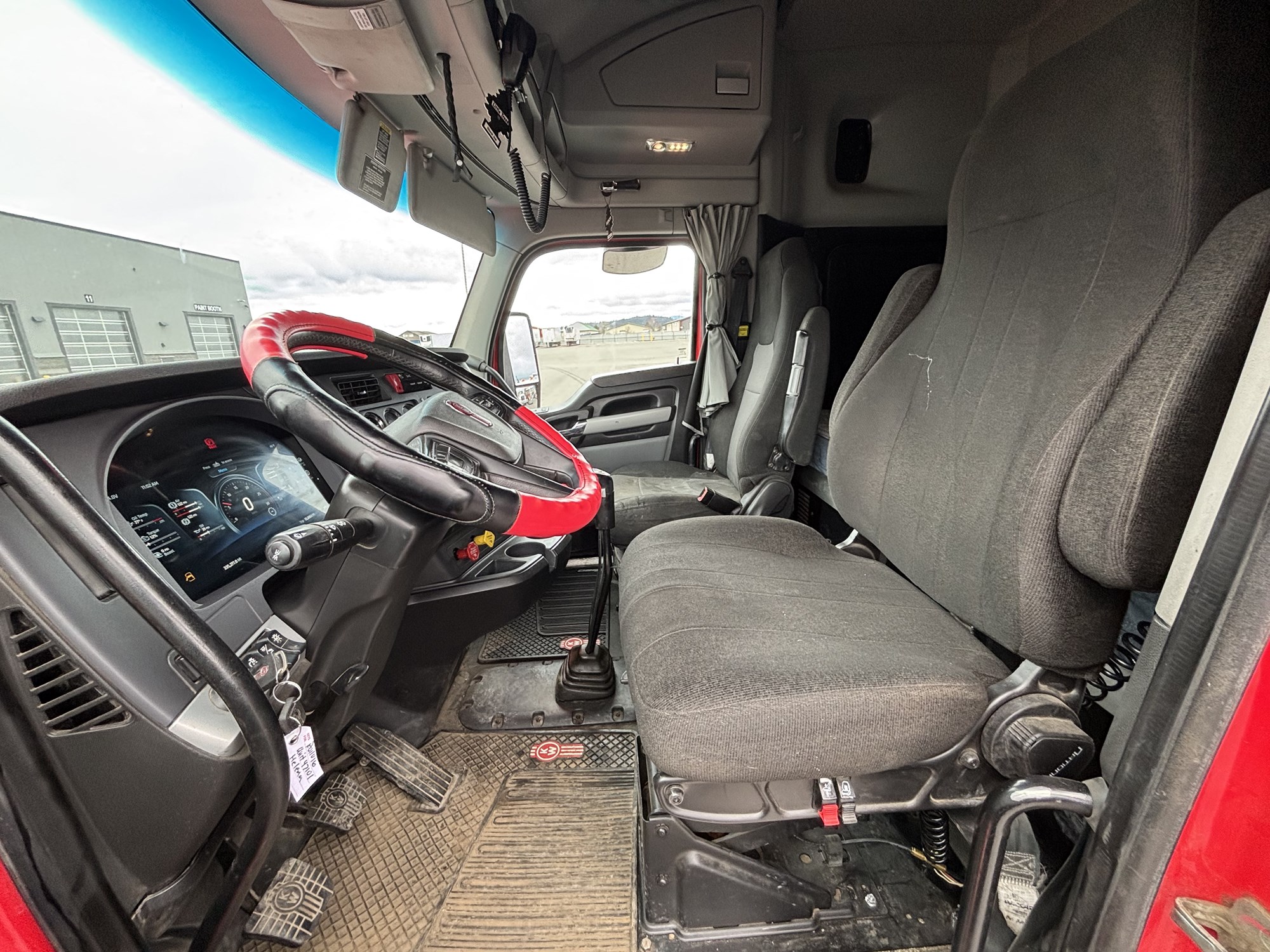 2022 Kenworth T880 - image 4 of 6