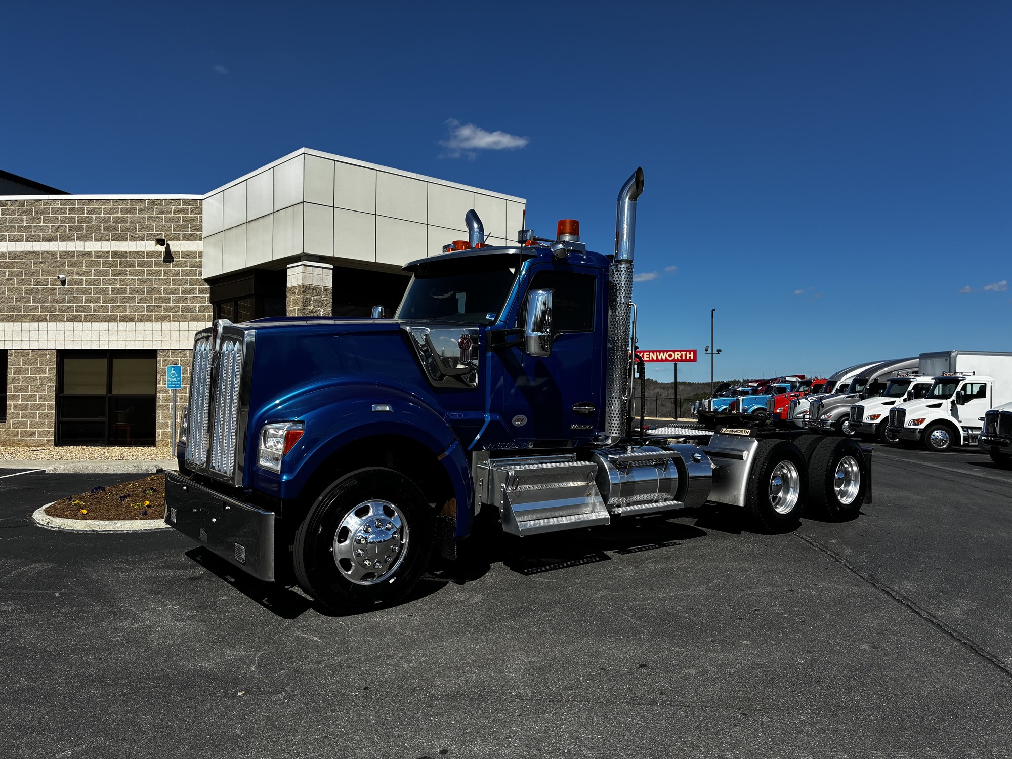 2022 Kenworth W990 - image 1 of 6