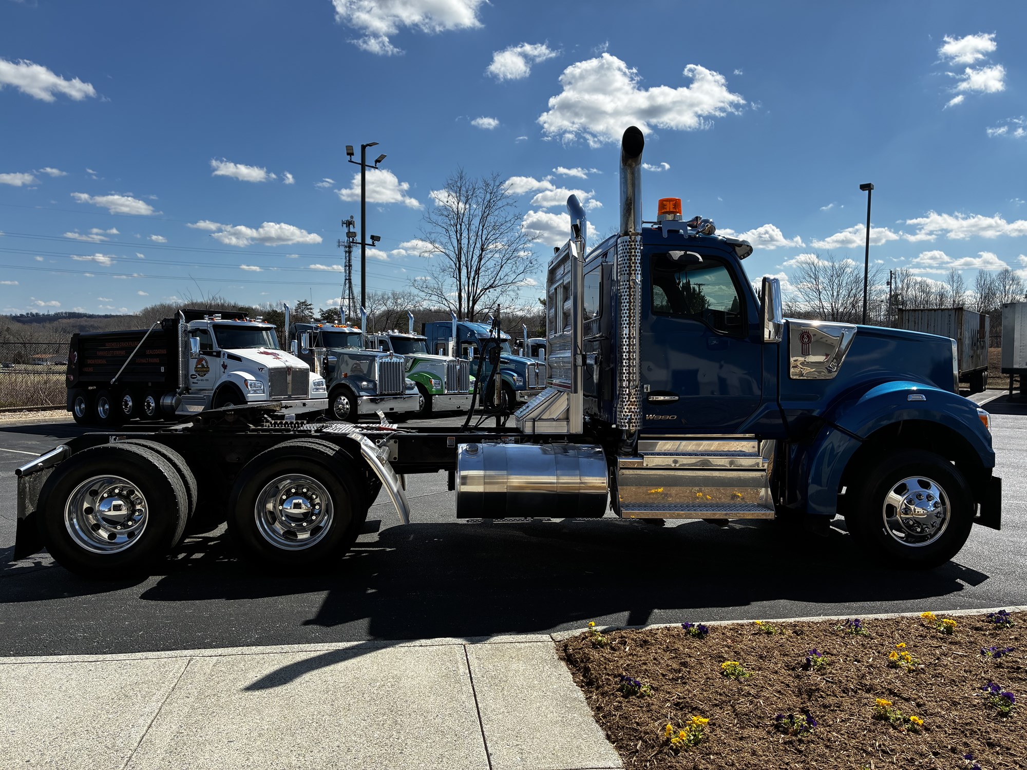 2022 Kenworth W990 - image 4 of 6