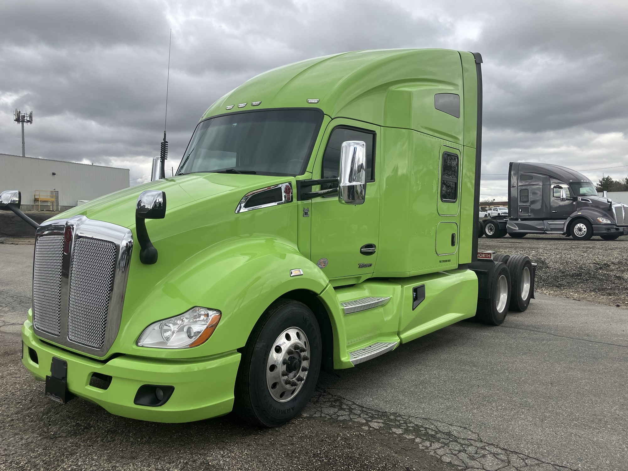 2022 Kenworth T680 - image 1 of 6