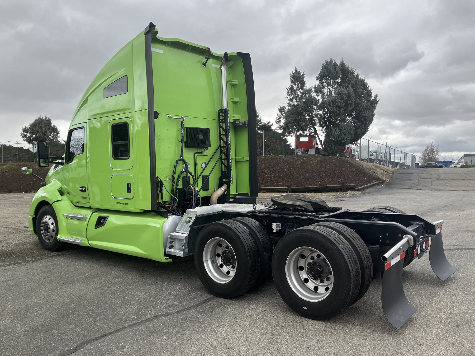 2022 Kenworth T680 - image 3 of 6