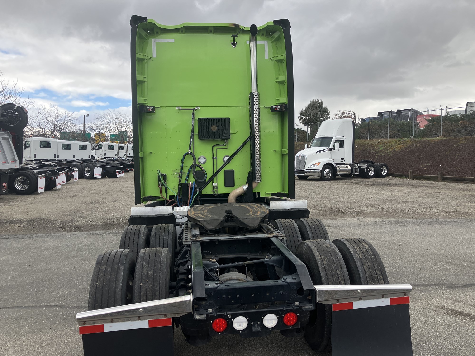 2022 Kenworth T680 - image 4 of 6