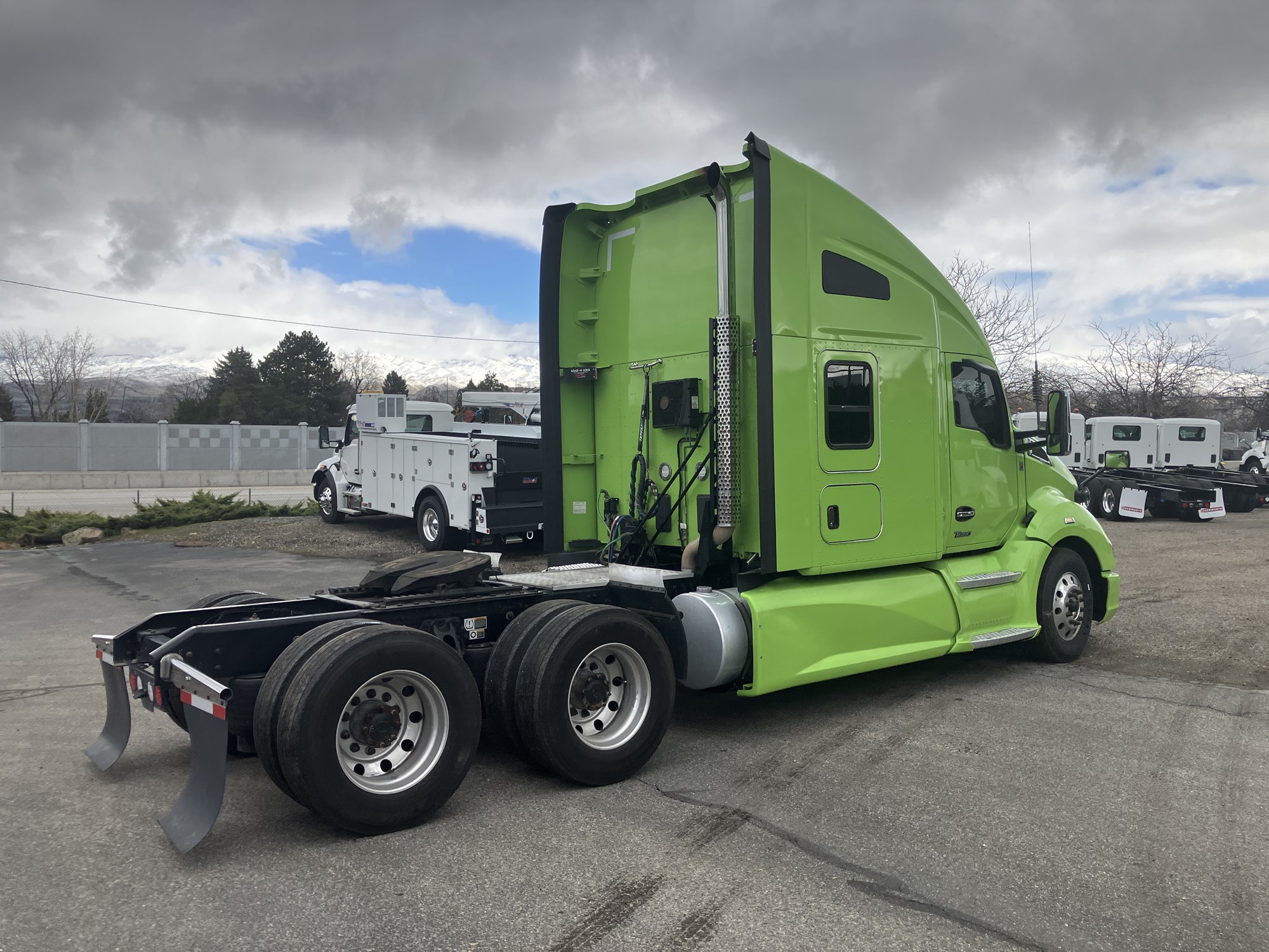 2022 Kenworth T680 - image 5 of 6