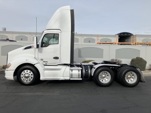 2022 Kenworth T680 NJ466020C-01