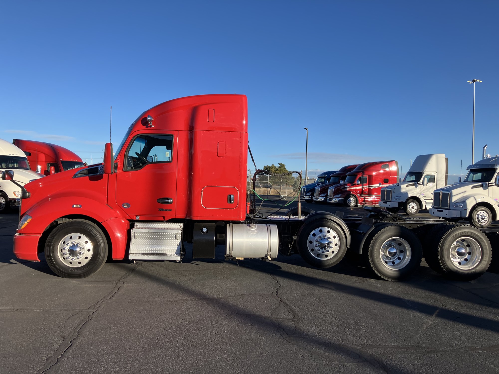 2022 Kenworth T680 - image 1 of 6