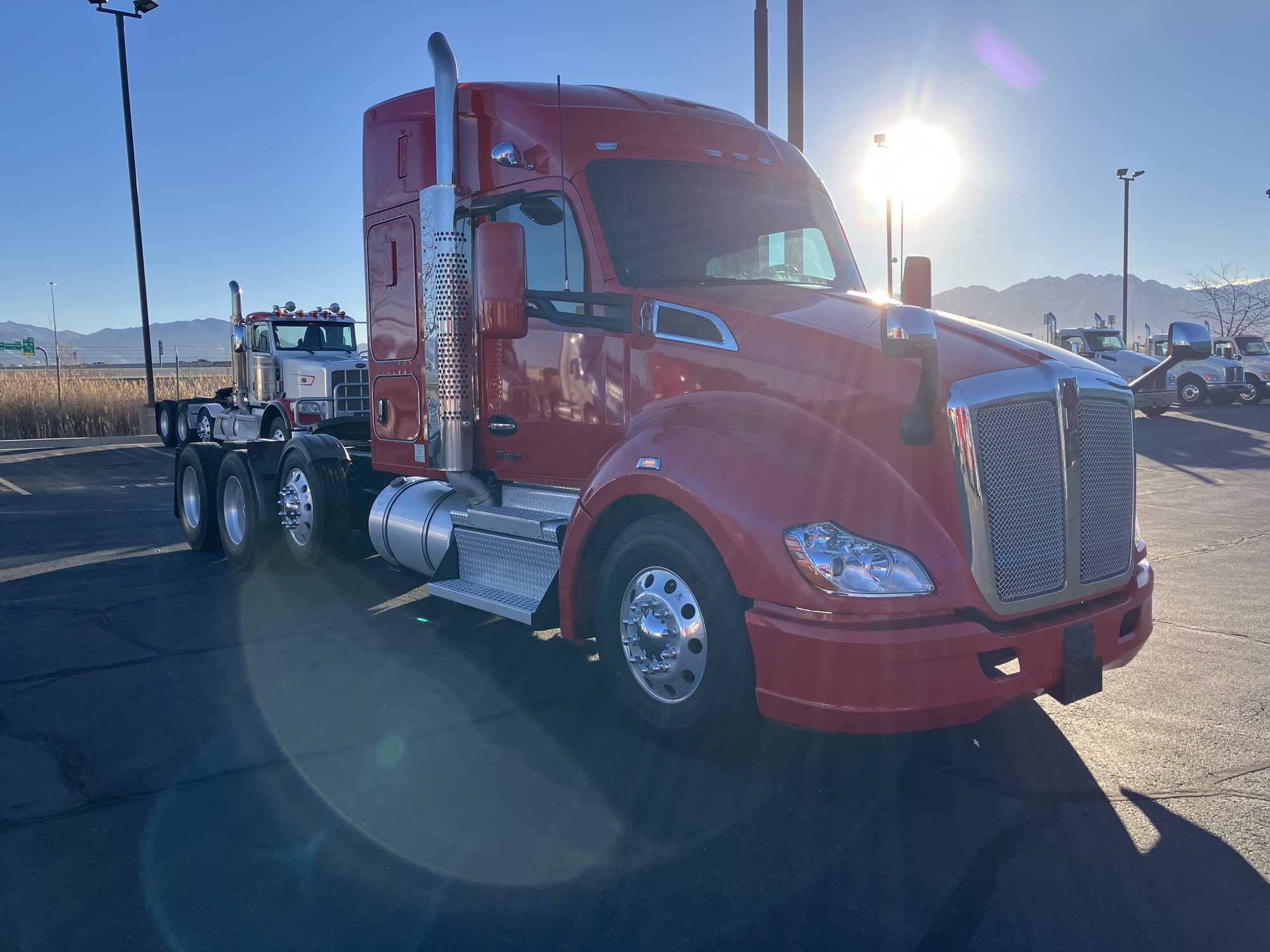 2022 Kenworth T680 - image 4 of 6