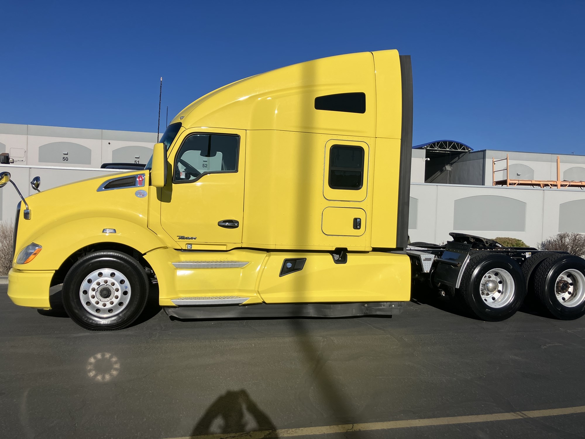 2022 Kenworth T680 - image 1 of 6