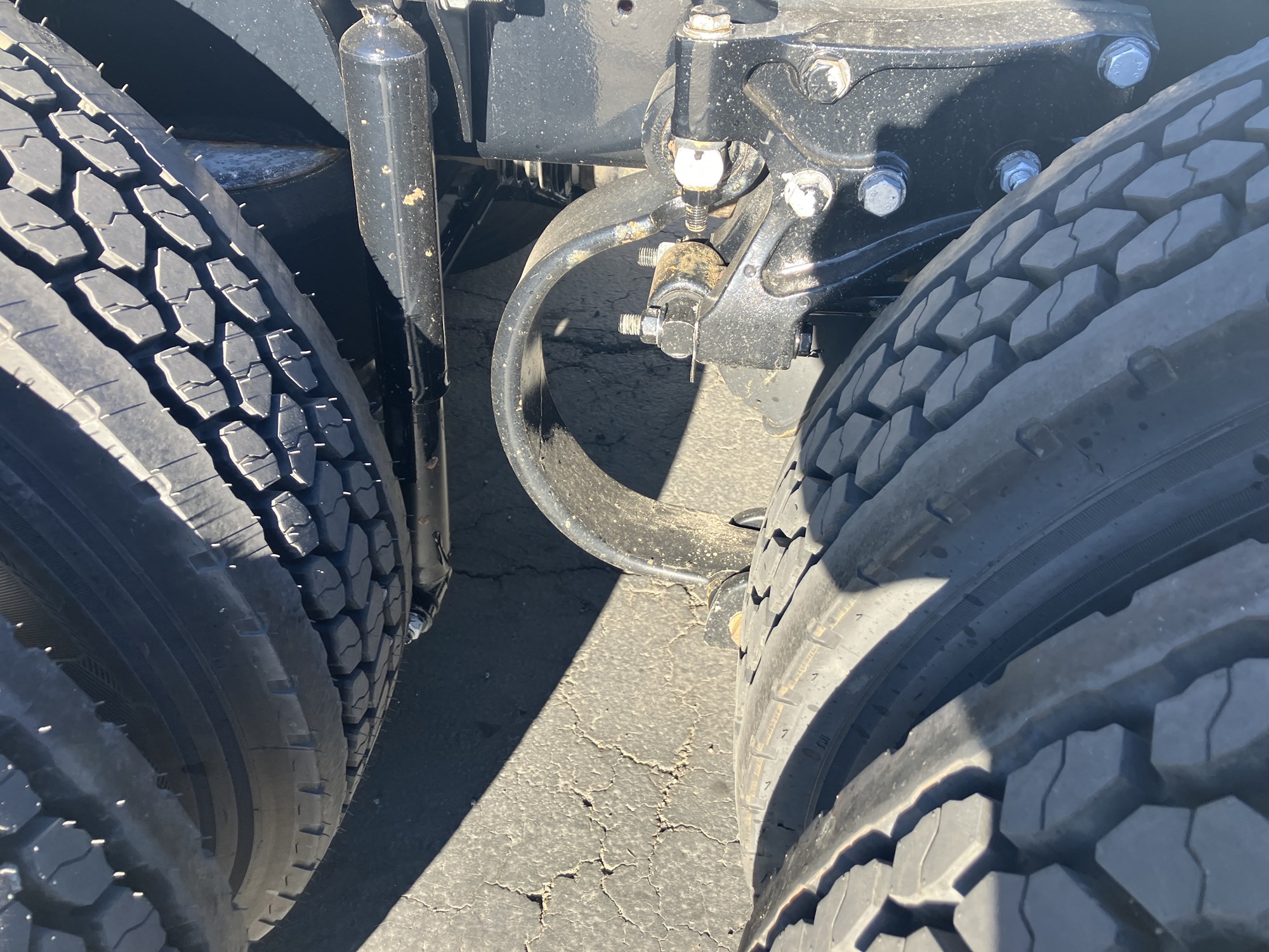 2022 Kenworth T680 - image 5 of 6