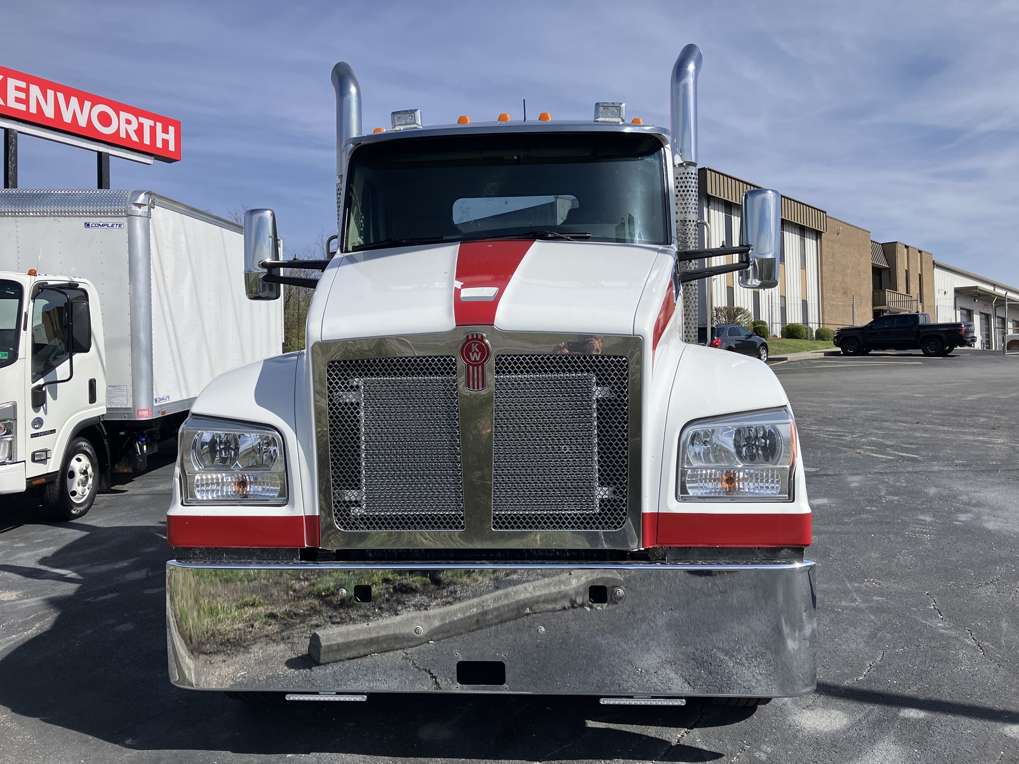 2022 Kenworth T880 2022 Kenworth T880 - image 2 of 6