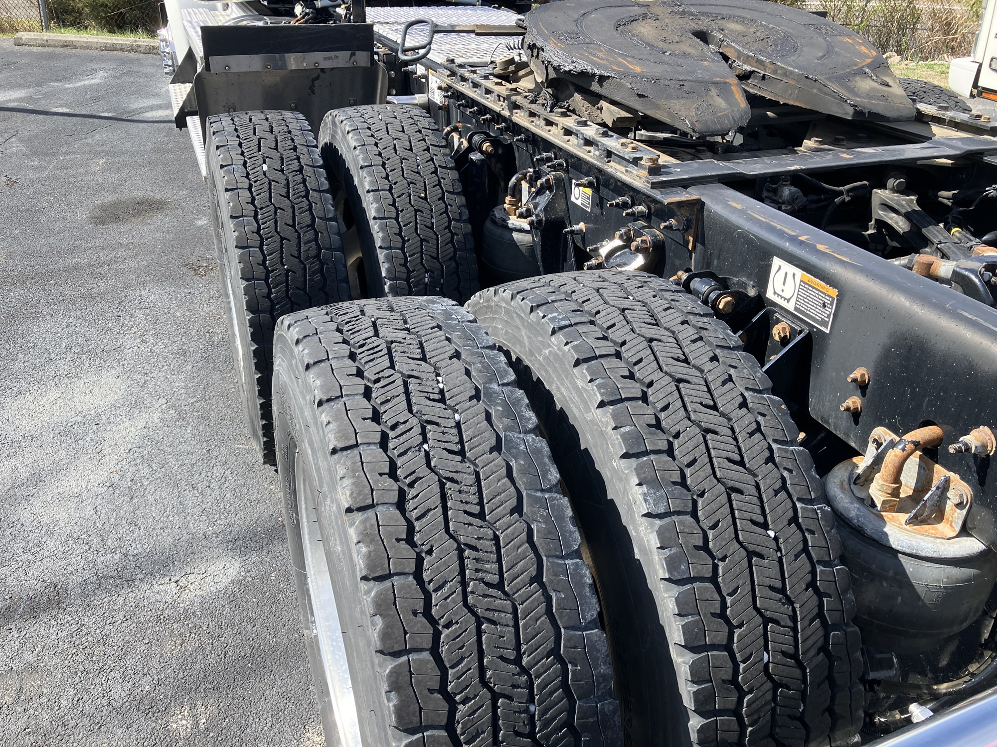 2022 Kenworth T880 2022 Kenworth T880 - image 5 of 6