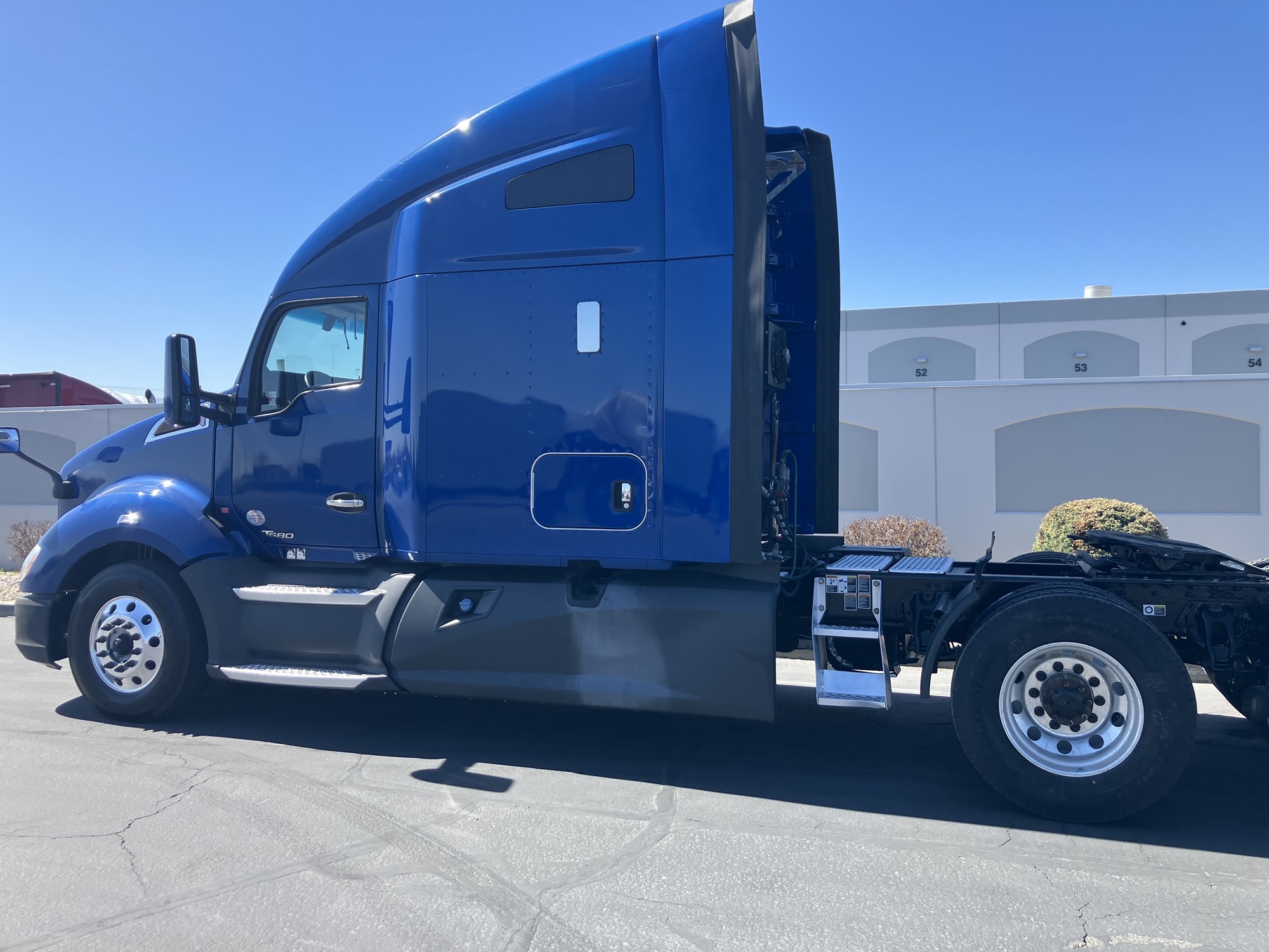 2022 Kenworth T680 - image 2 of 6