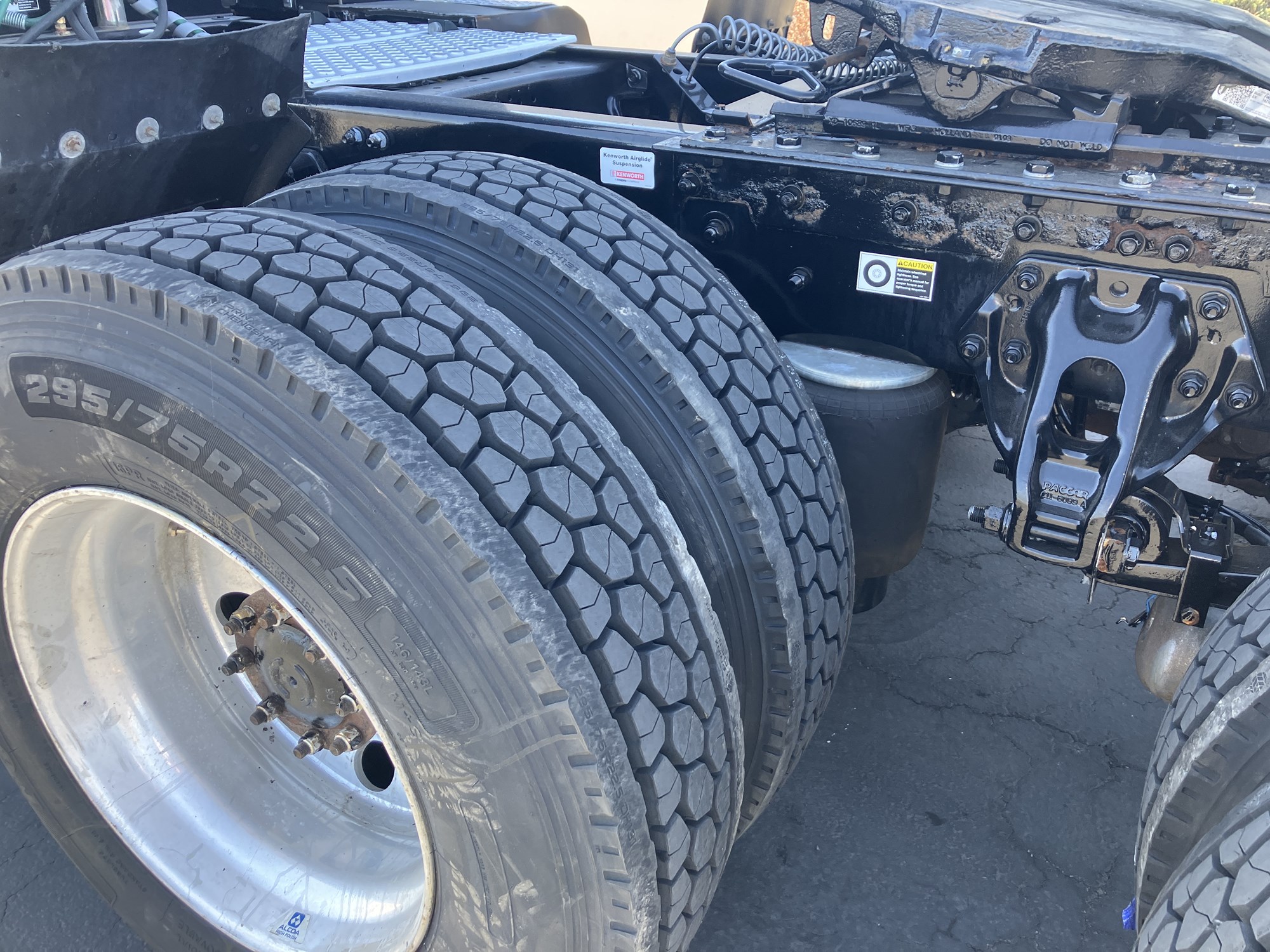 2022 Kenworth T680 - image 5 of 6