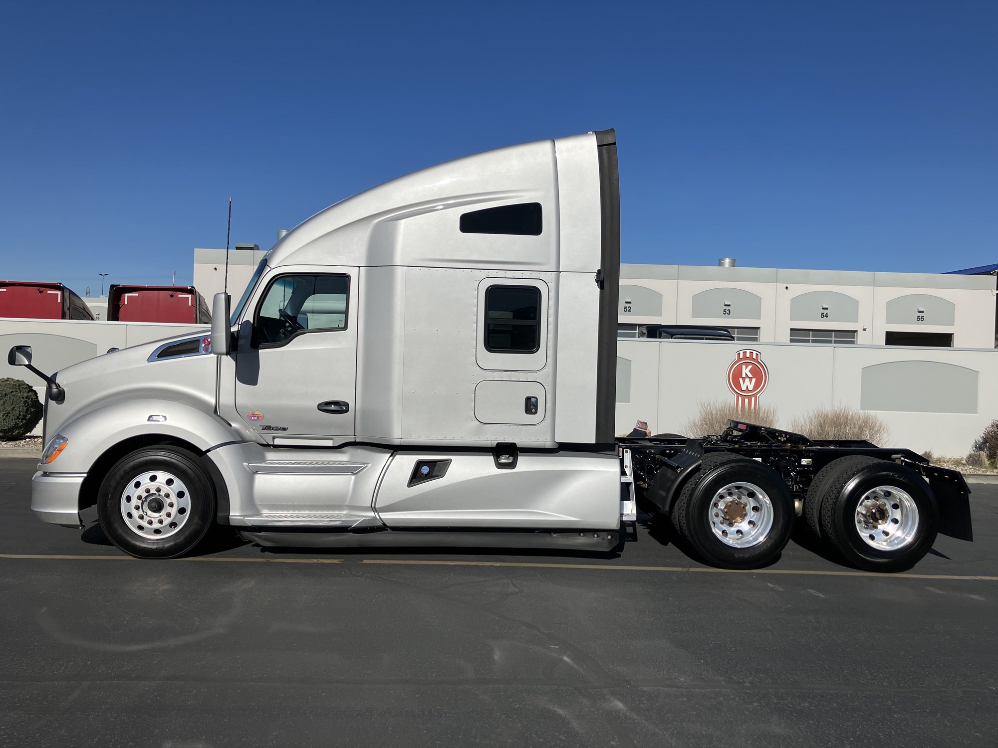 2022 Kenworth T680 - image 1 of 6