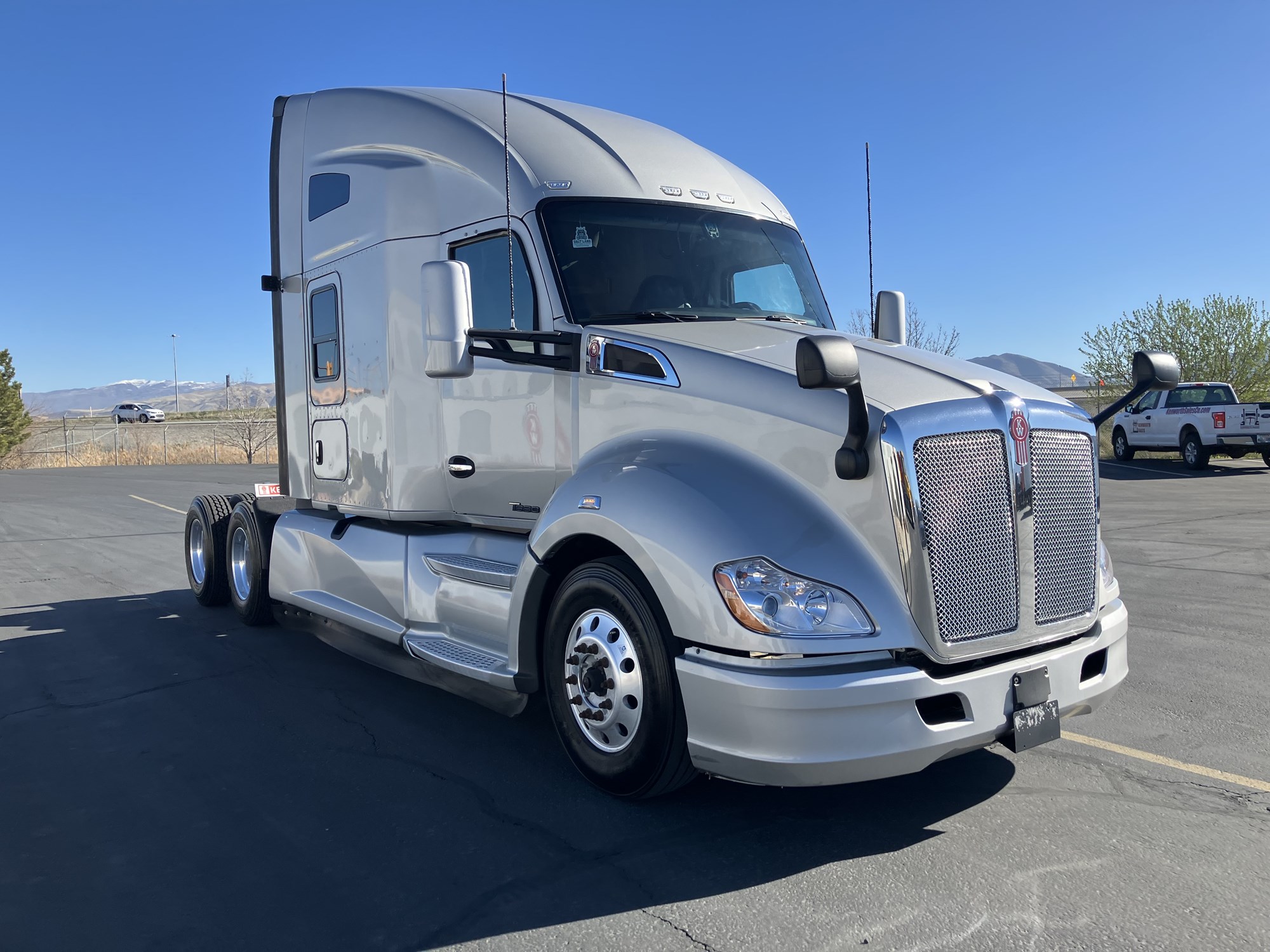 2022 Kenworth T680 - image 4 of 6
