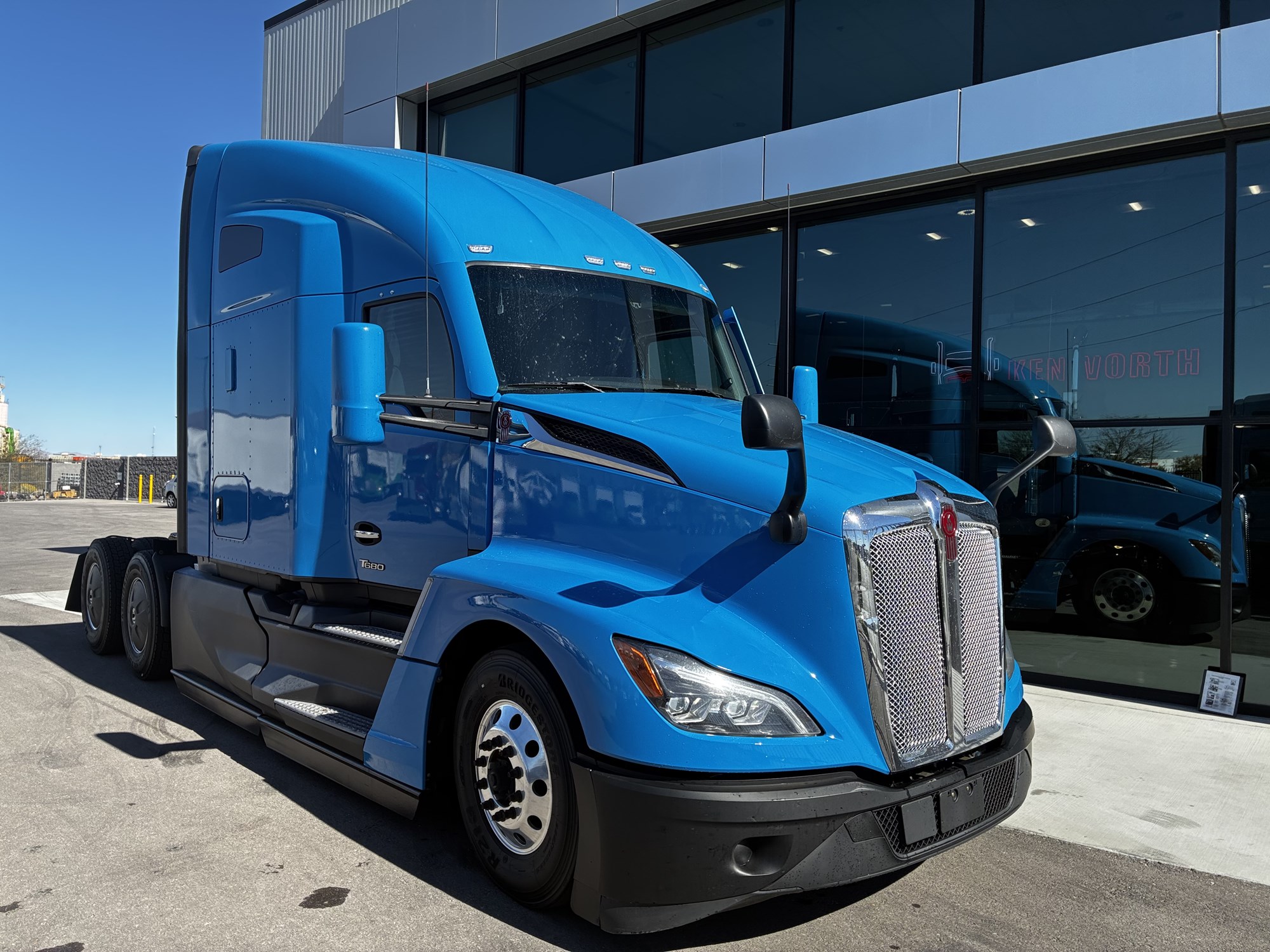 2022 Kenworth T680 - image 1 of 6