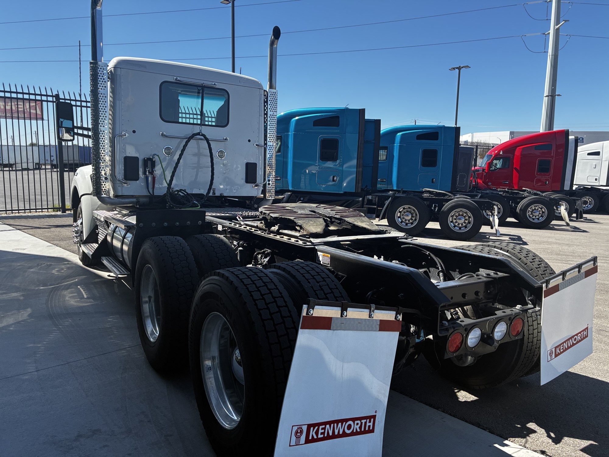 2022 Kenworth T880 2022 Kenworth T880 - image 5 of 6