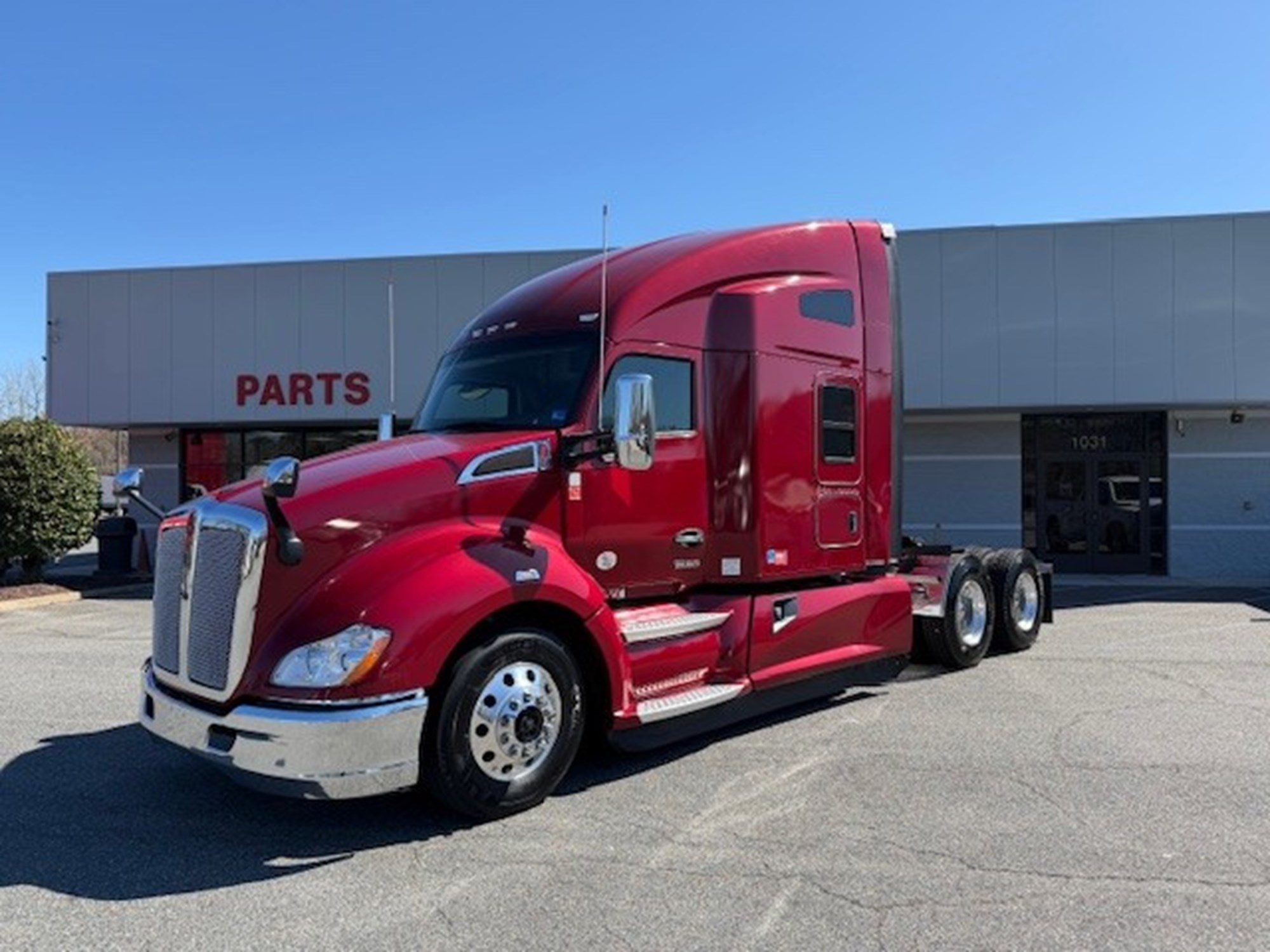 2022 Kenworth T680 - image 1 of 6