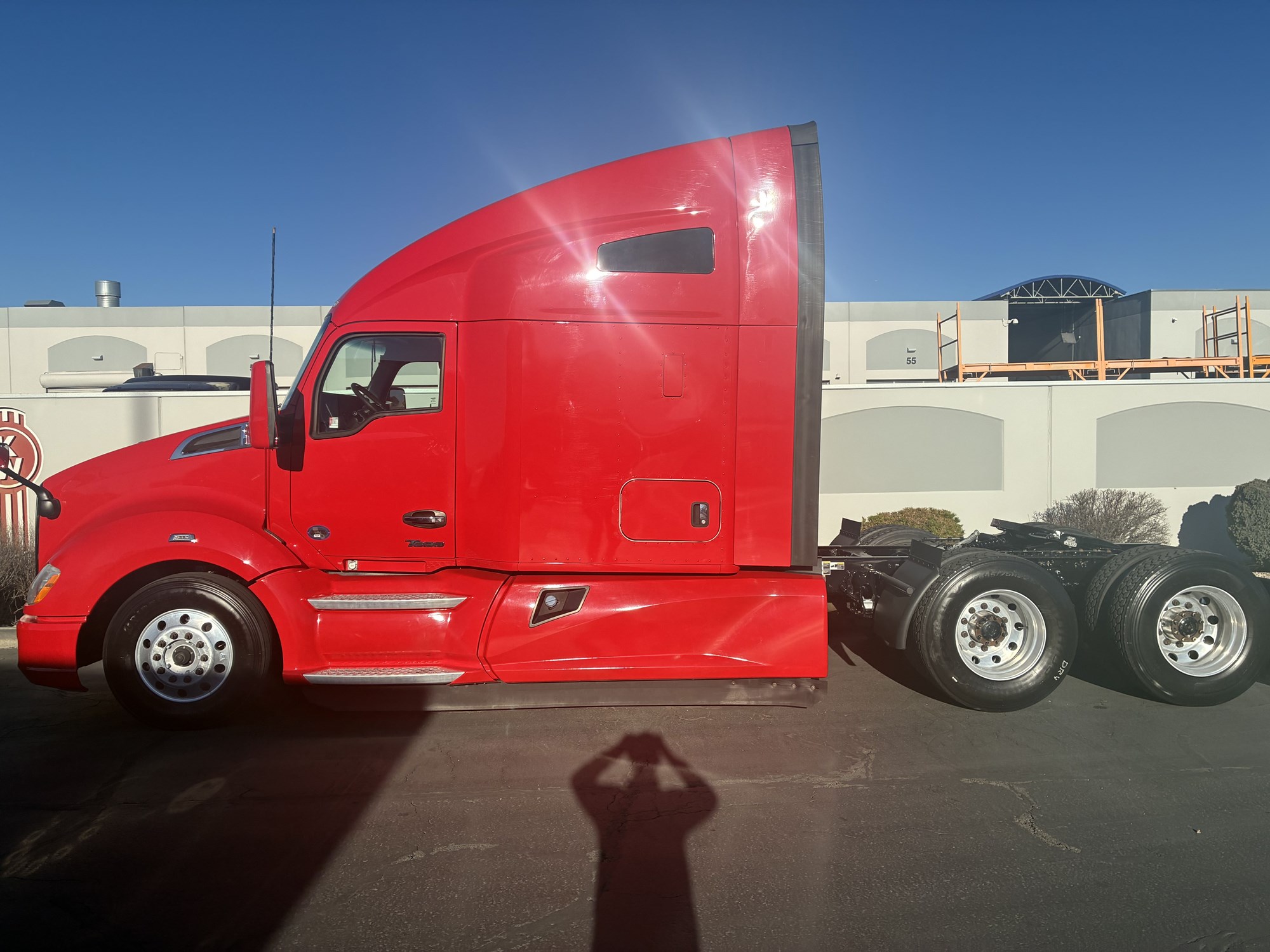 2022 Kenworth T680 - image 1 of 6