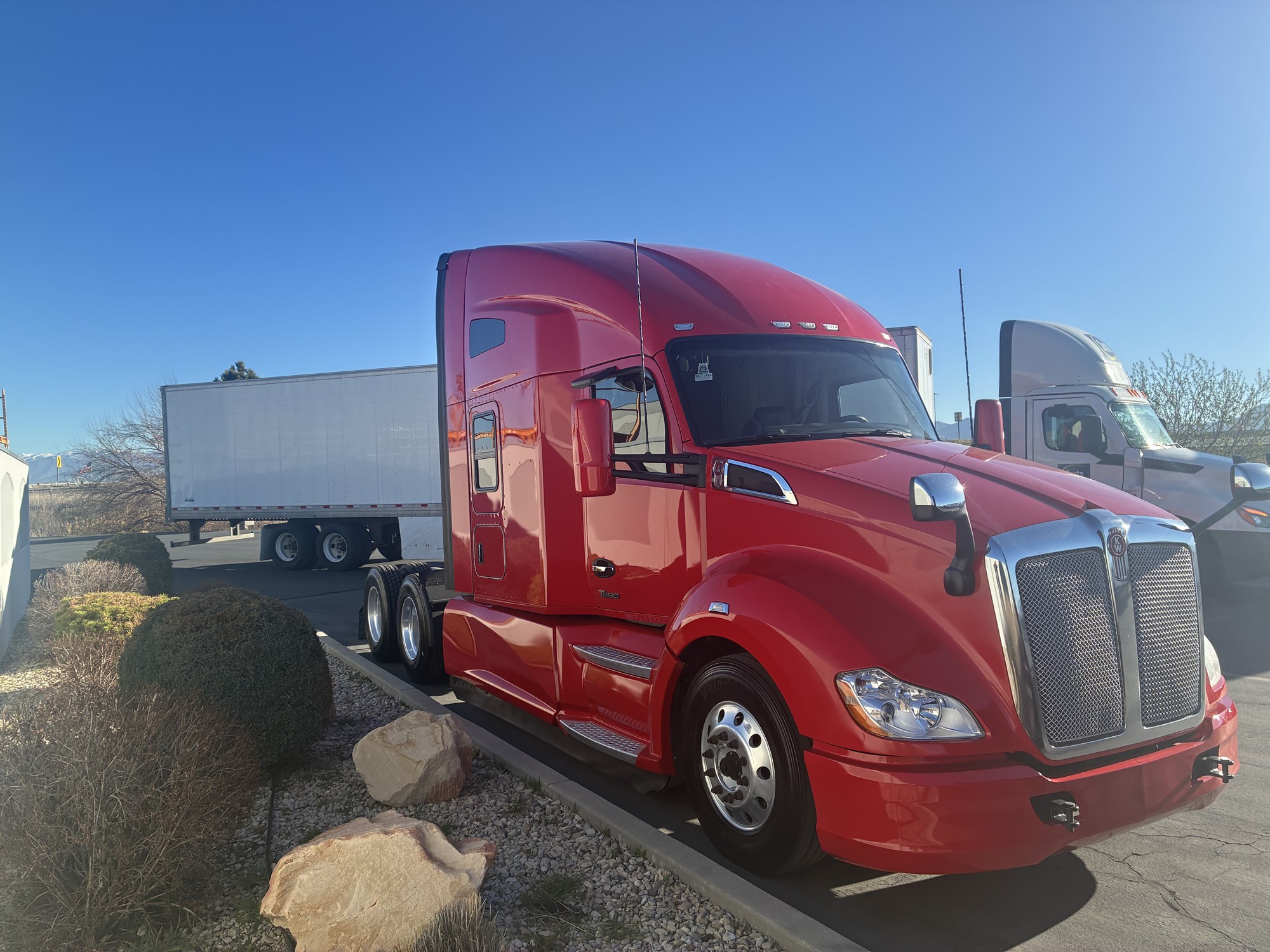 2022 Kenworth T680 - image 4 of 6