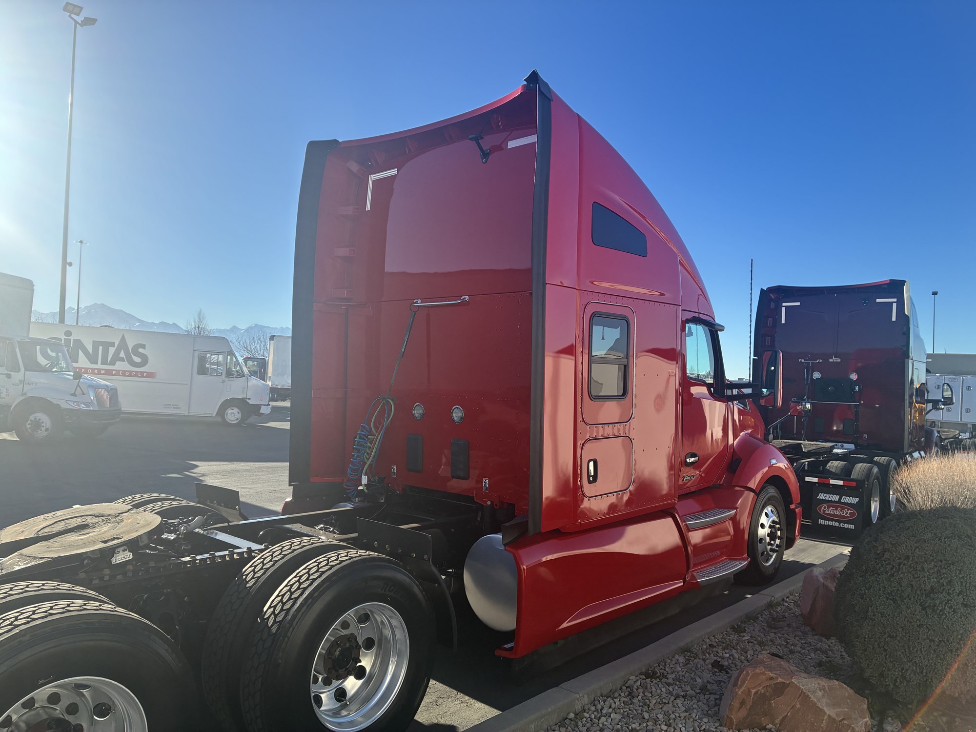 2022 Kenworth T680 - image 5 of 6