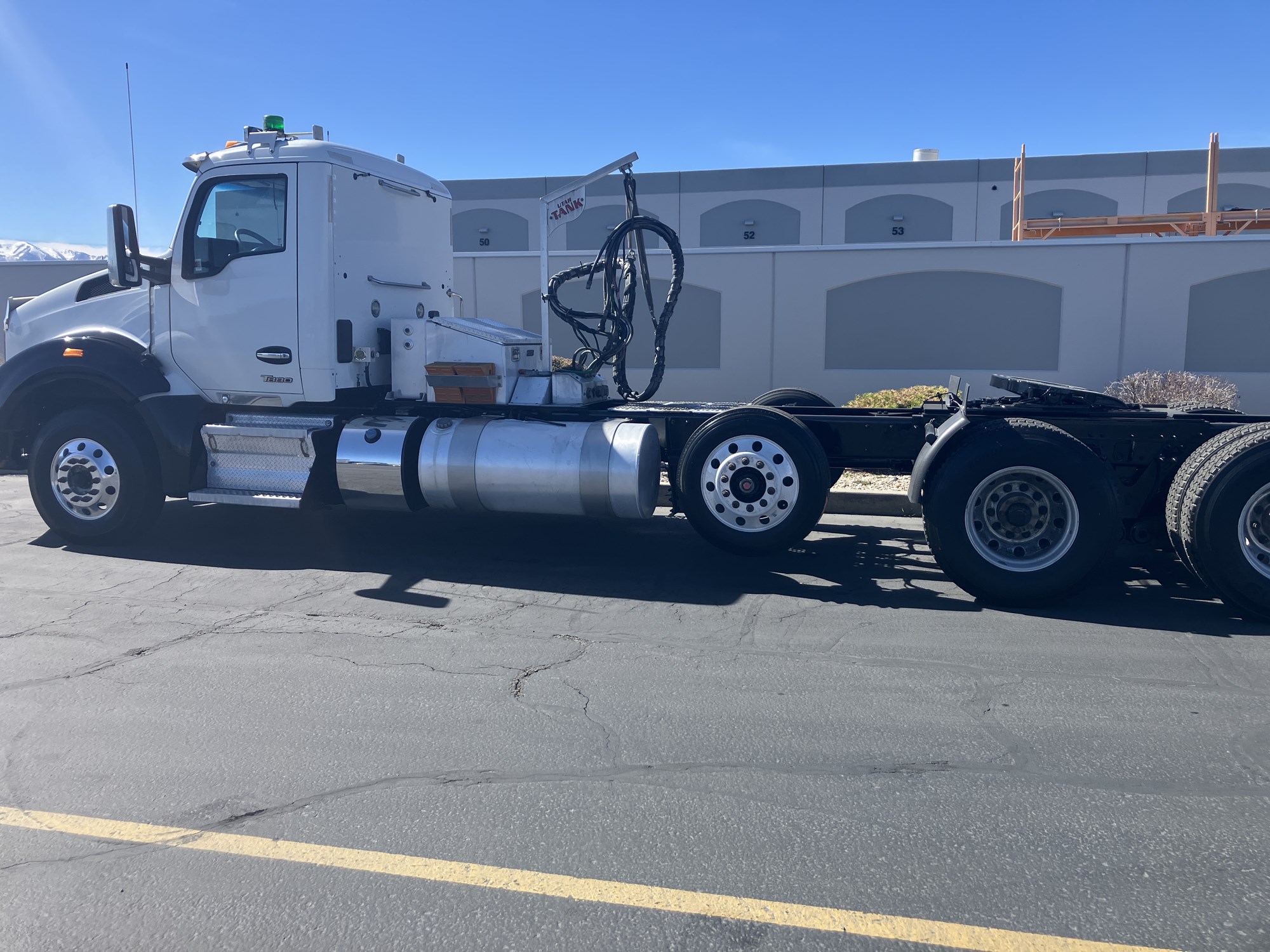 2023 Kenworth T880 2023 Kenworth T880 - image 3 of 6