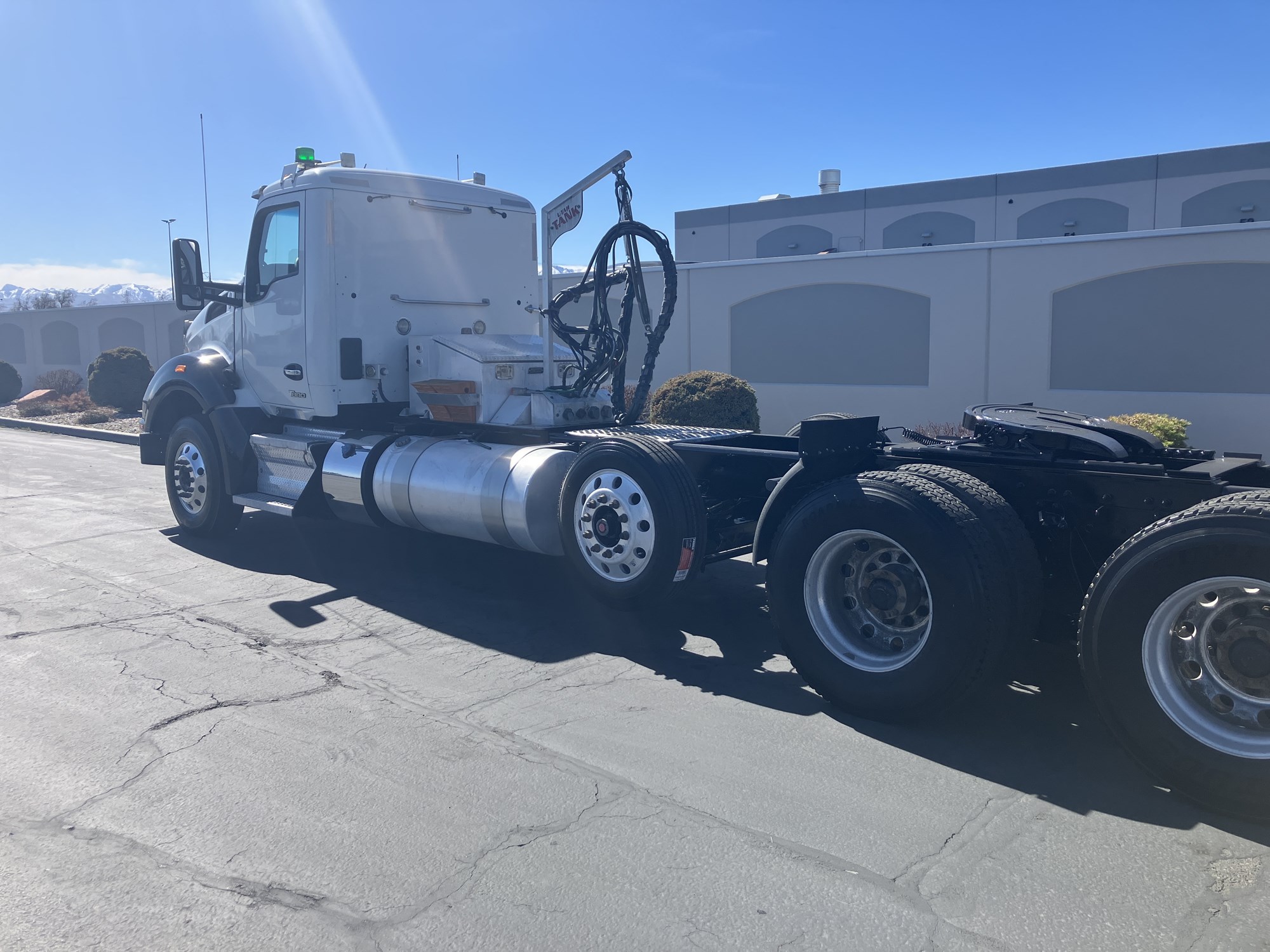 2023 Kenworth T880 2023 Kenworth T880 - image 4 of 6