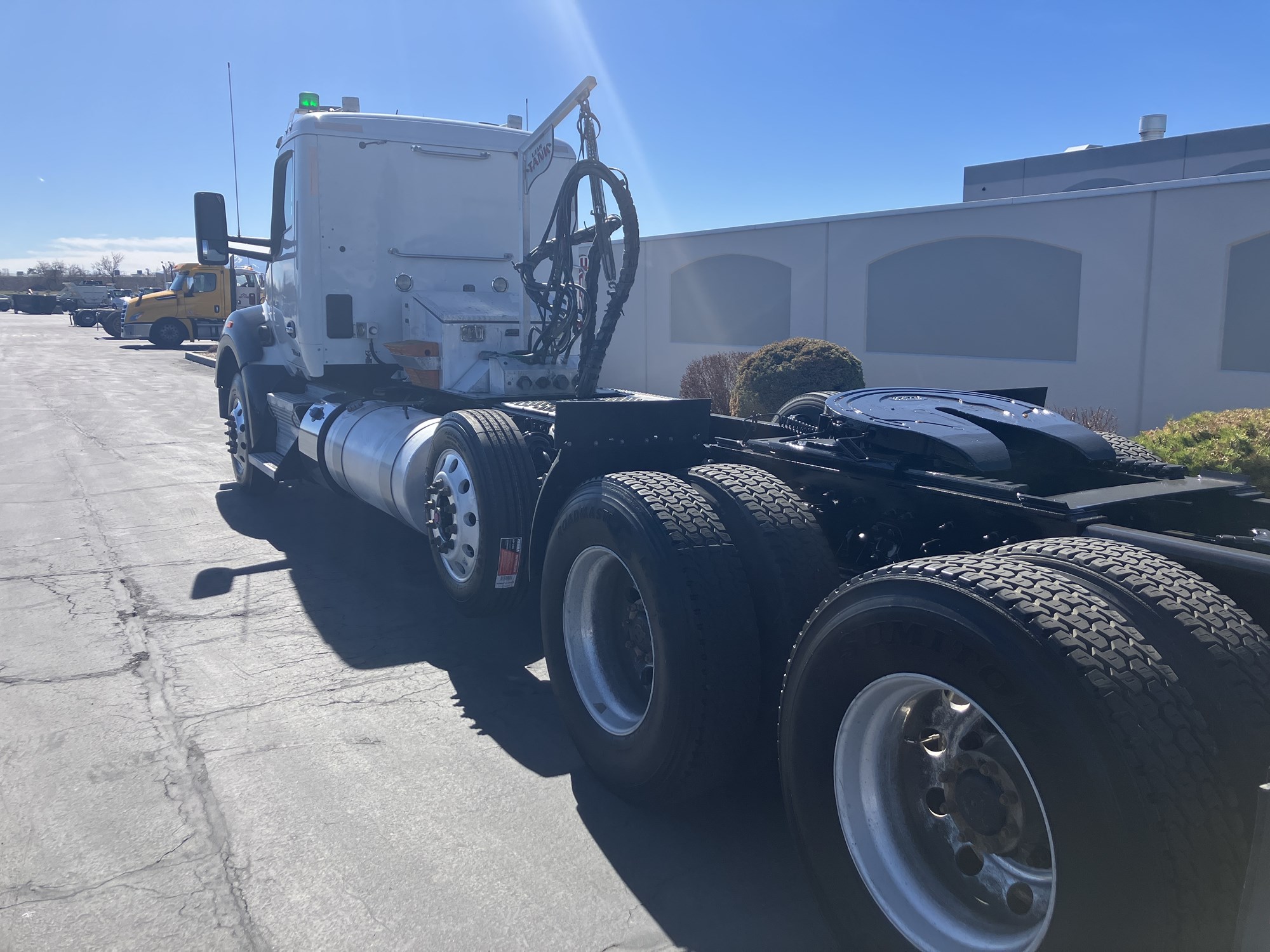 2023 Kenworth T880 2023 Kenworth T880 - image 5 of 6