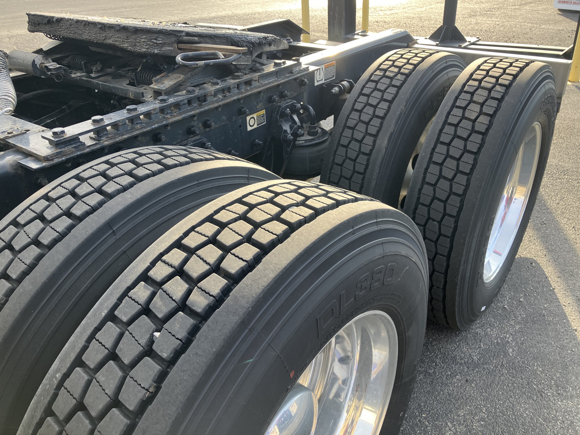 2023 Kenworth W990 - image 4 of 6