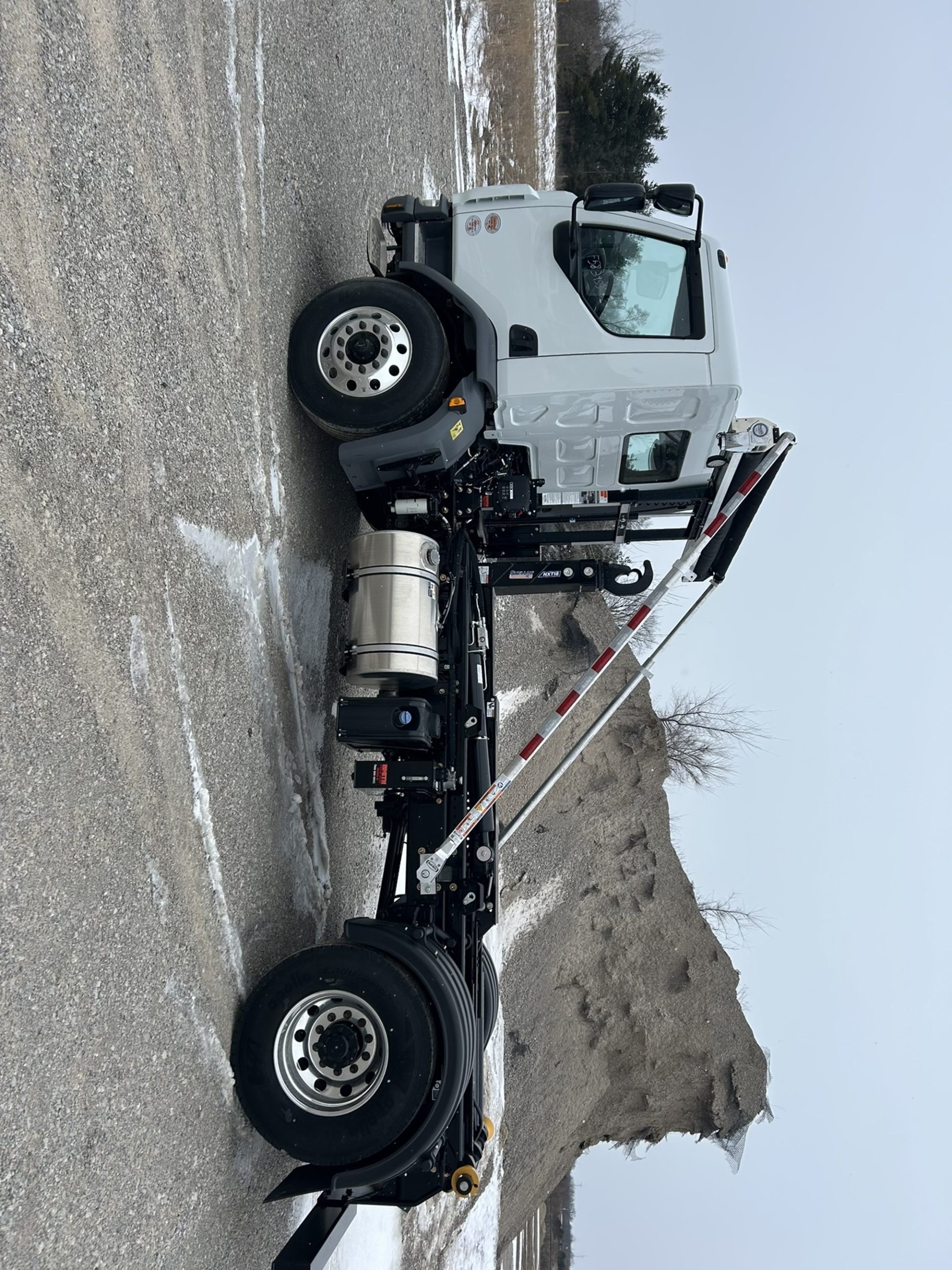 2025 Kenworth K300 - image 2 of 6