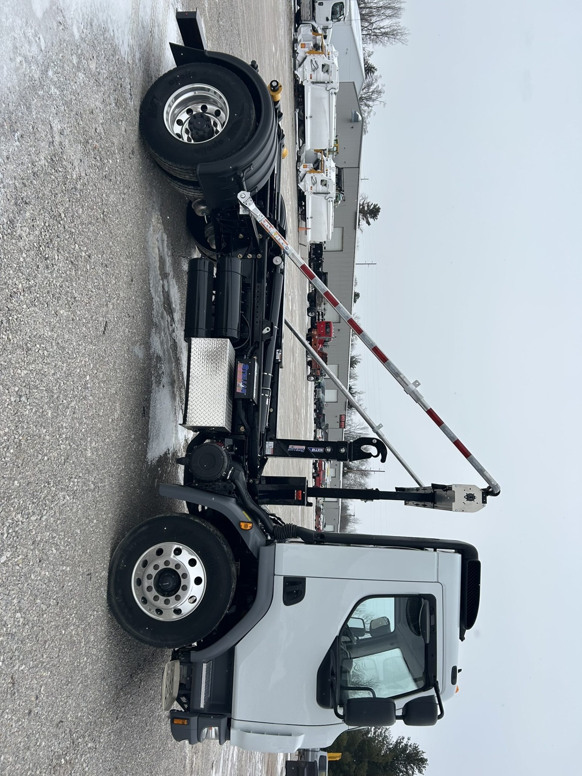 2025 Kenworth K300 - image 4 of 6