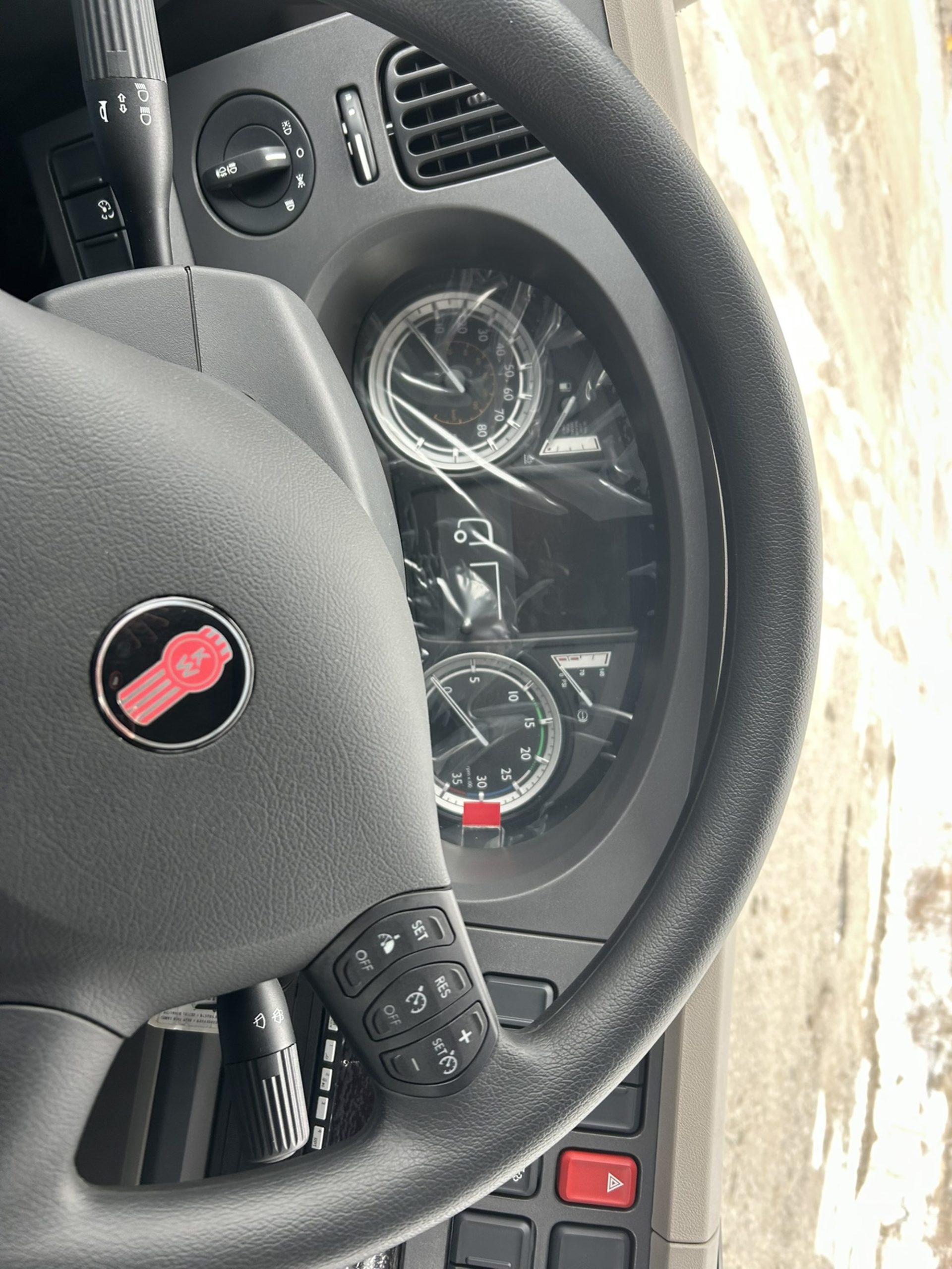 2025 Kenworth K300 - image 6 of 6