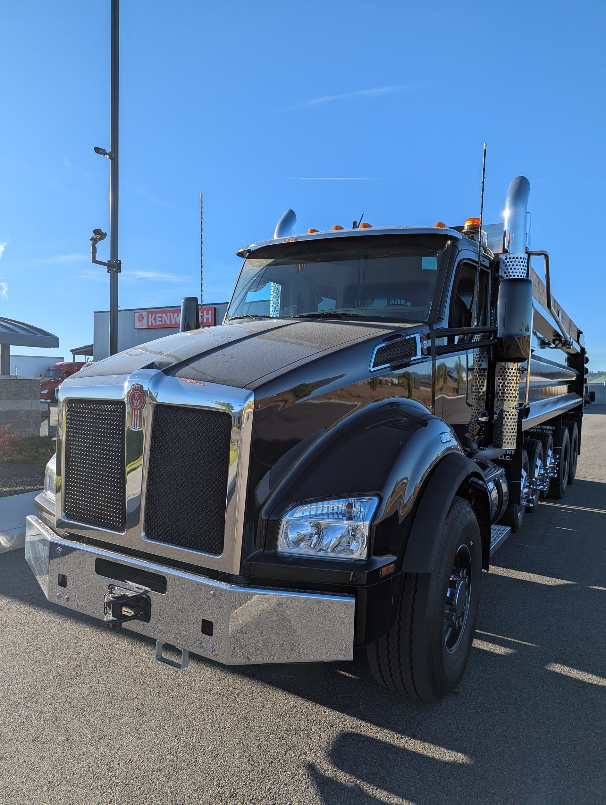 2025 Kenworth T880 - image 1 of 5