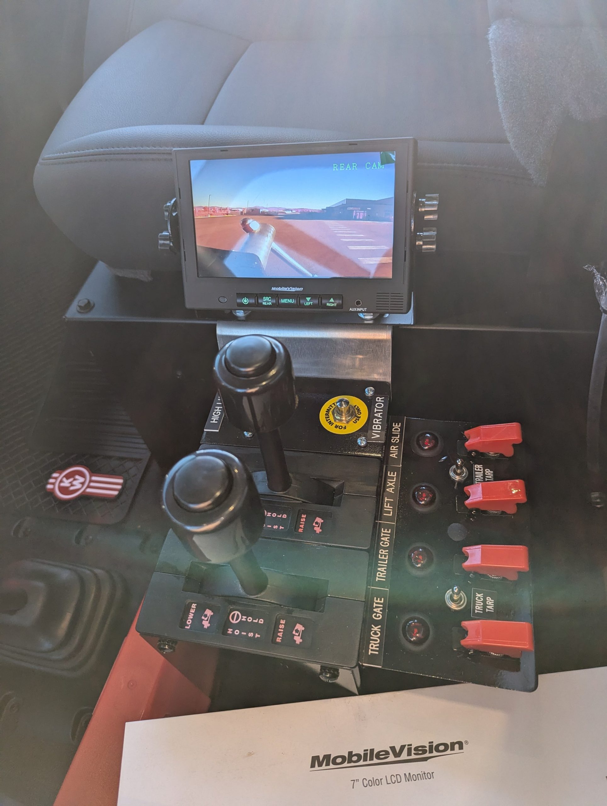 2025 Kenworth T880 - image 4 of 5