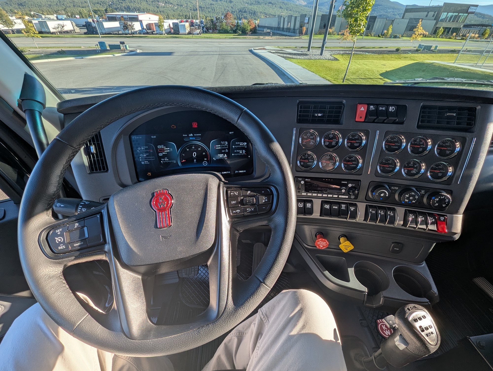 2025 Kenworth T880 - image 5 of 5