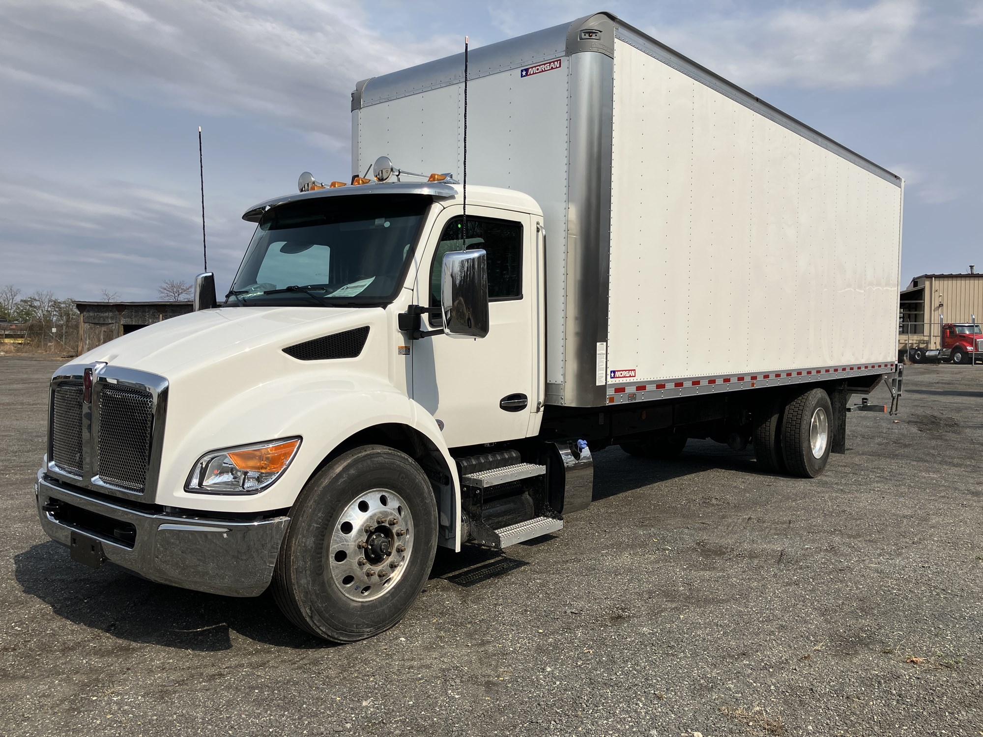 2025 Kenworth T280 - image 2 of 6