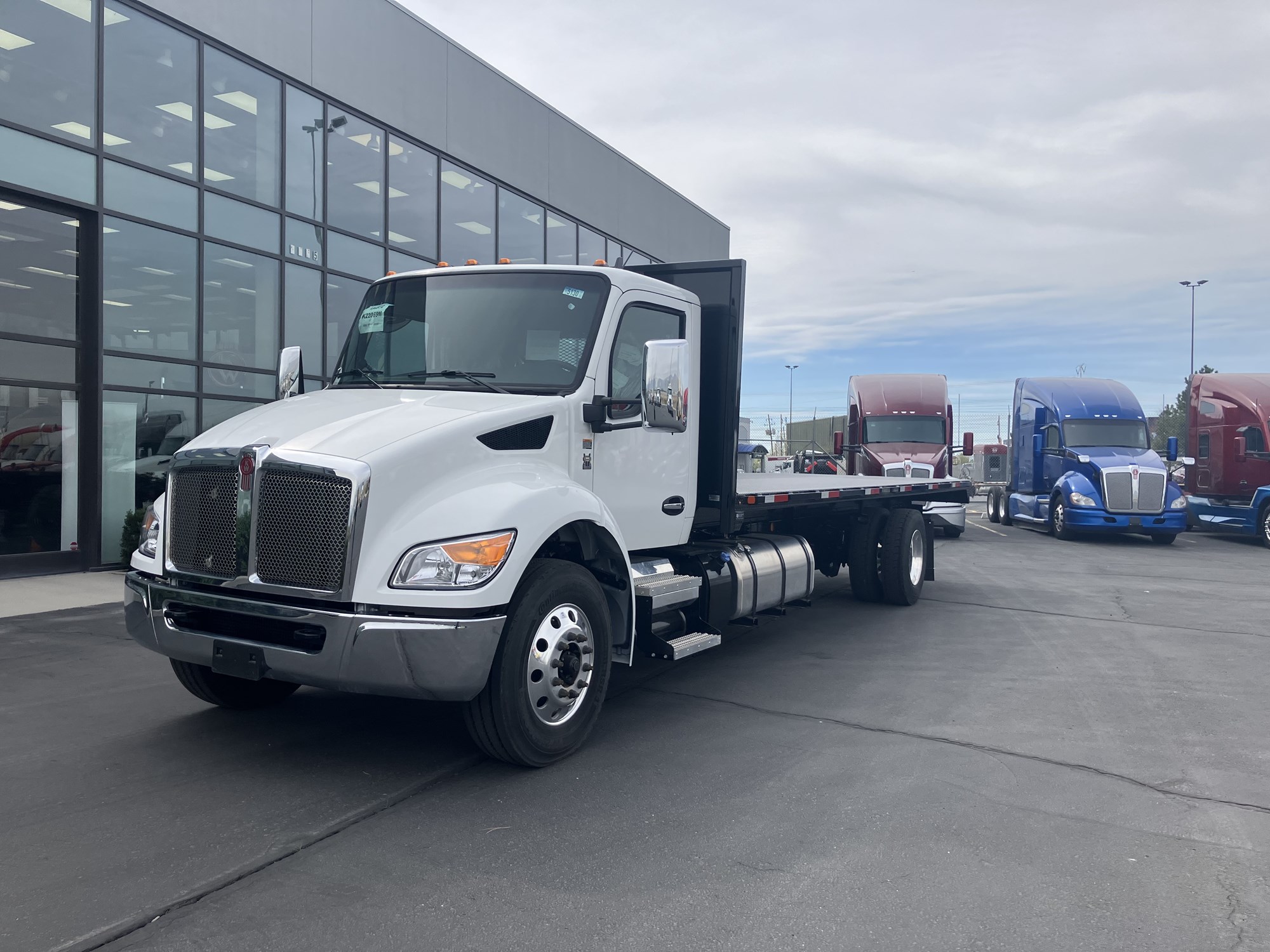2025 Kenworth T280 - image 1 of 6