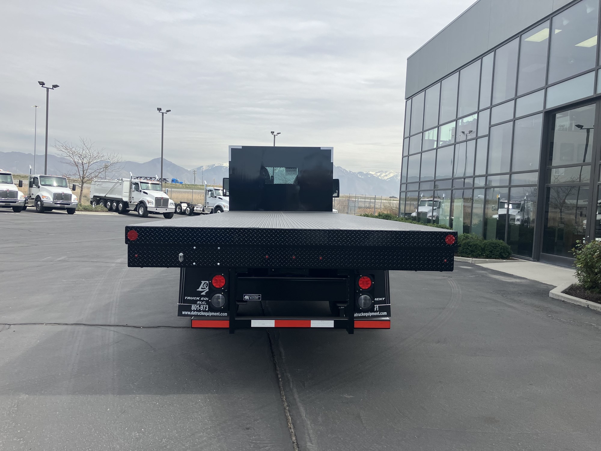 2025 Kenworth T280 - image 4 of 6