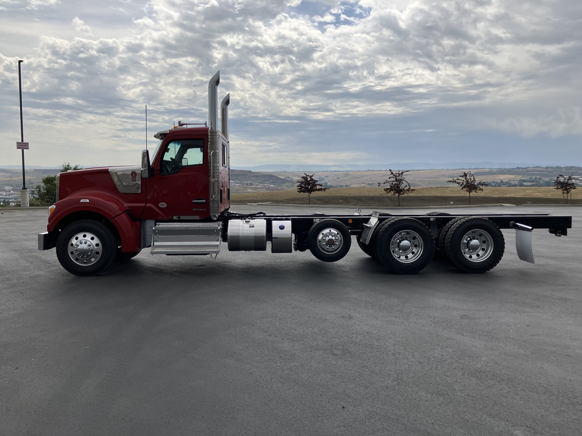 2026 Kenworth W990 - image 4 of 6