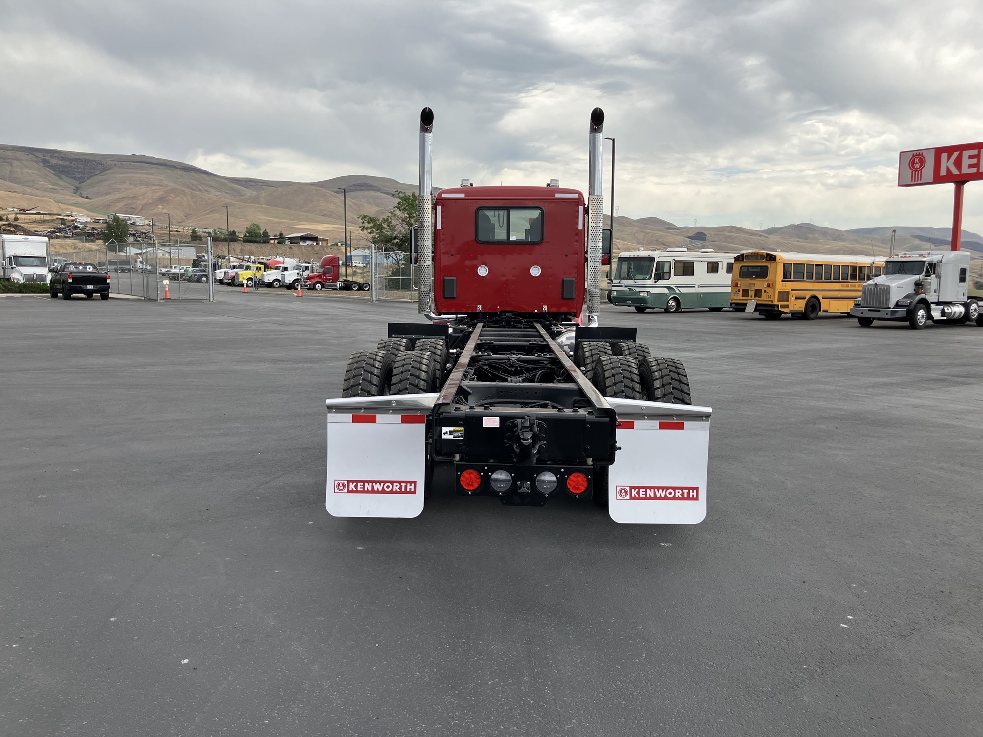 2026 Kenworth W990 - image 5 of 6