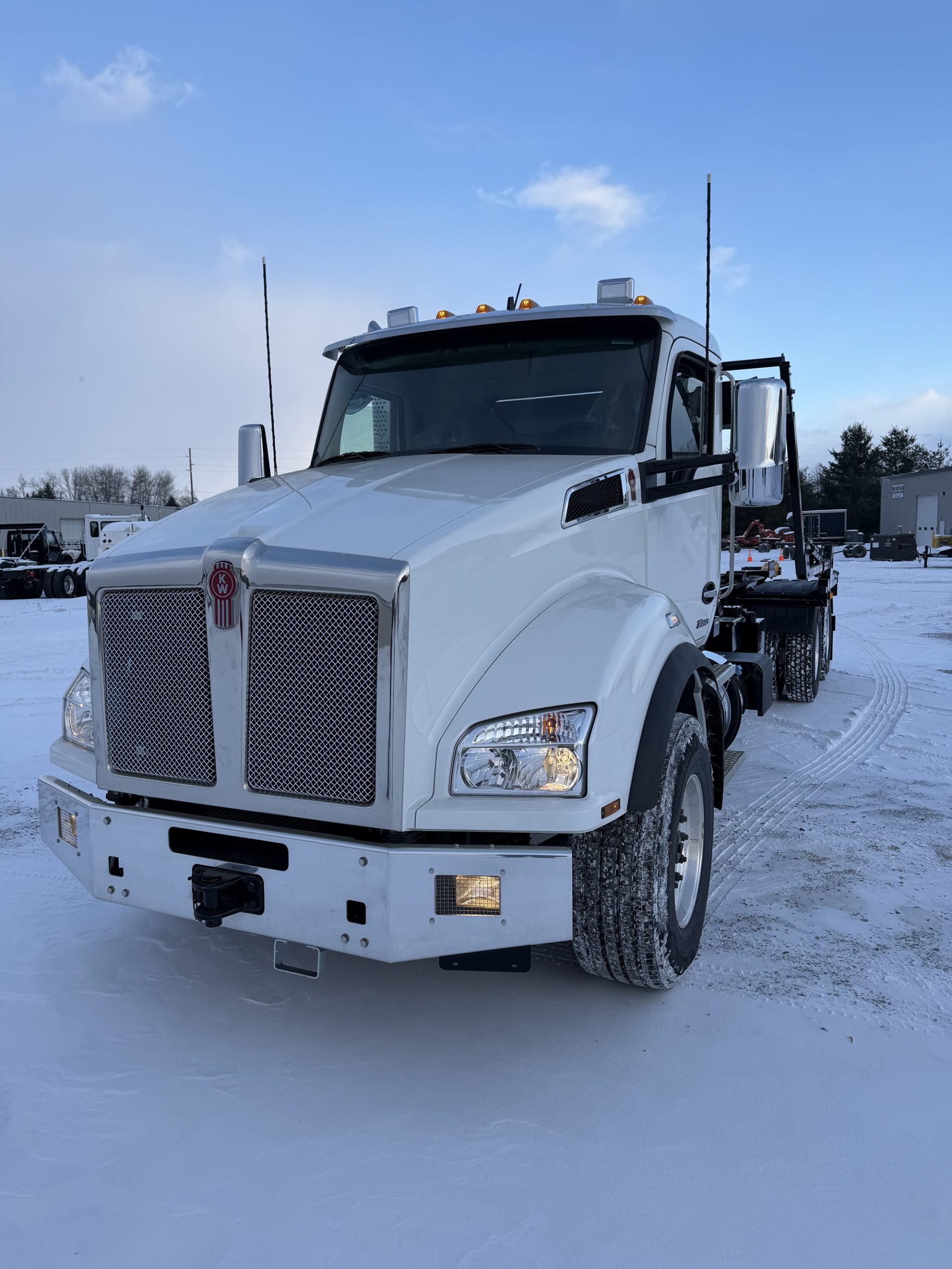 2026 Kenworth T880 - image 1 of 6