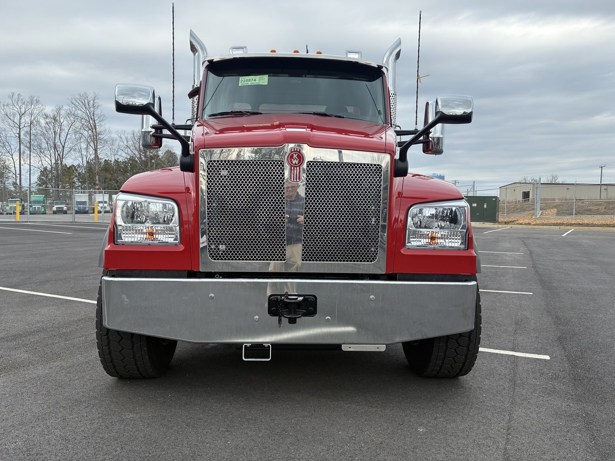 2026 Kenworth T880 - image 2 of 6