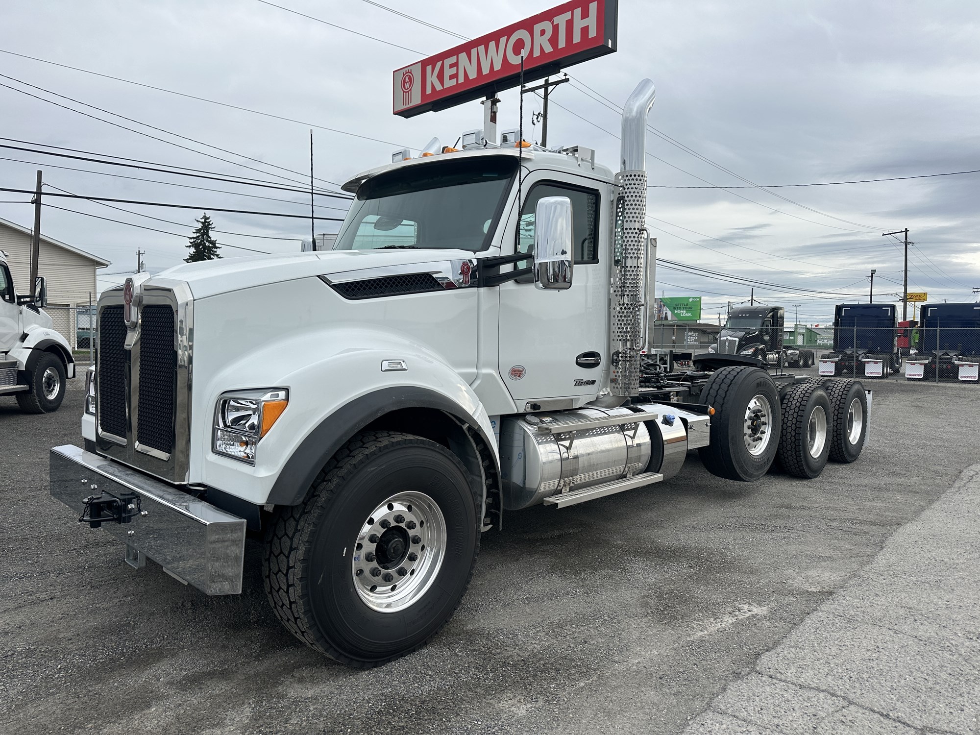 2026 Kenworth T880 - image 1 of 6